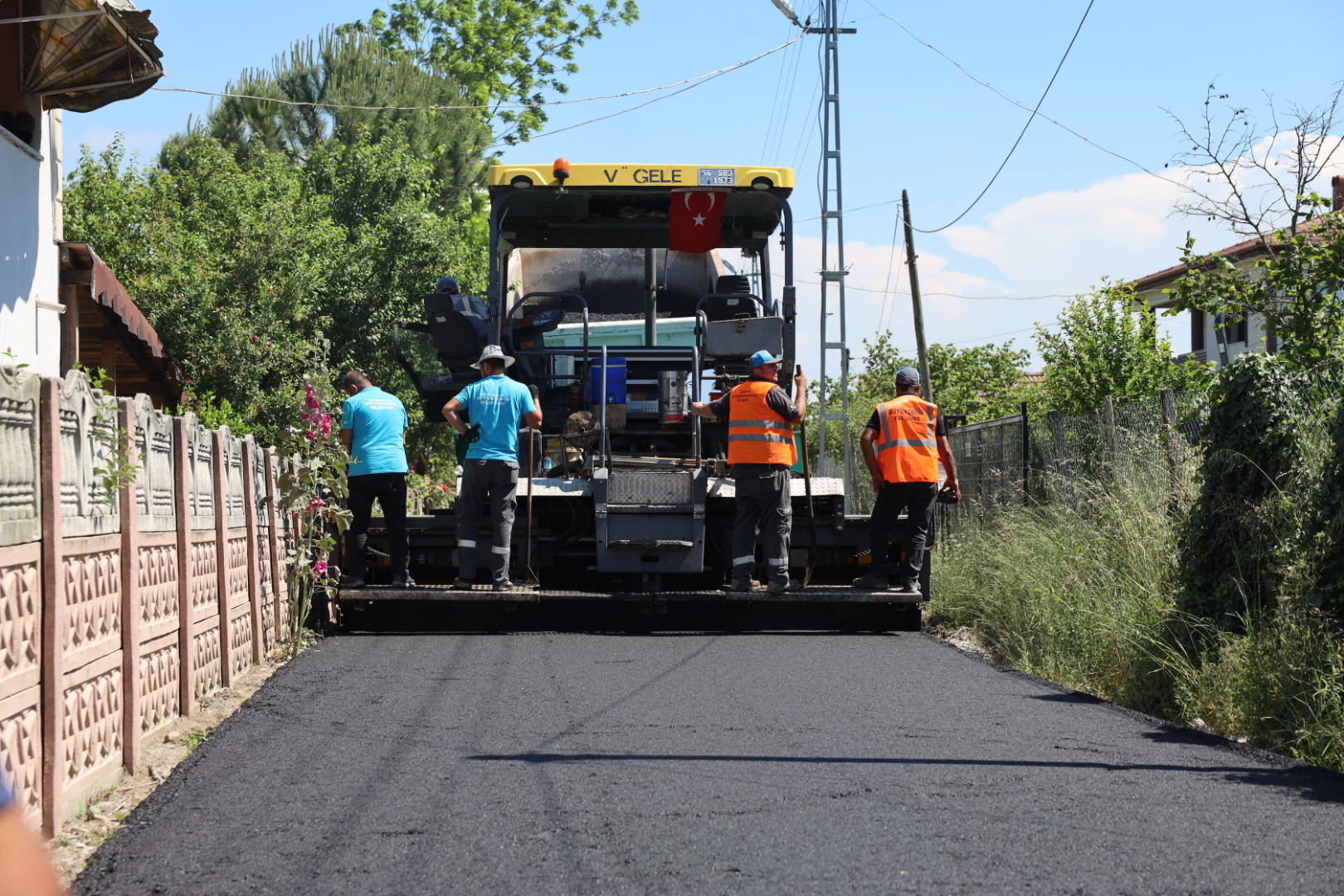 Söğütlü’de 6 kilometrelik güzergâh güçlü koordinasyonla sil baştan