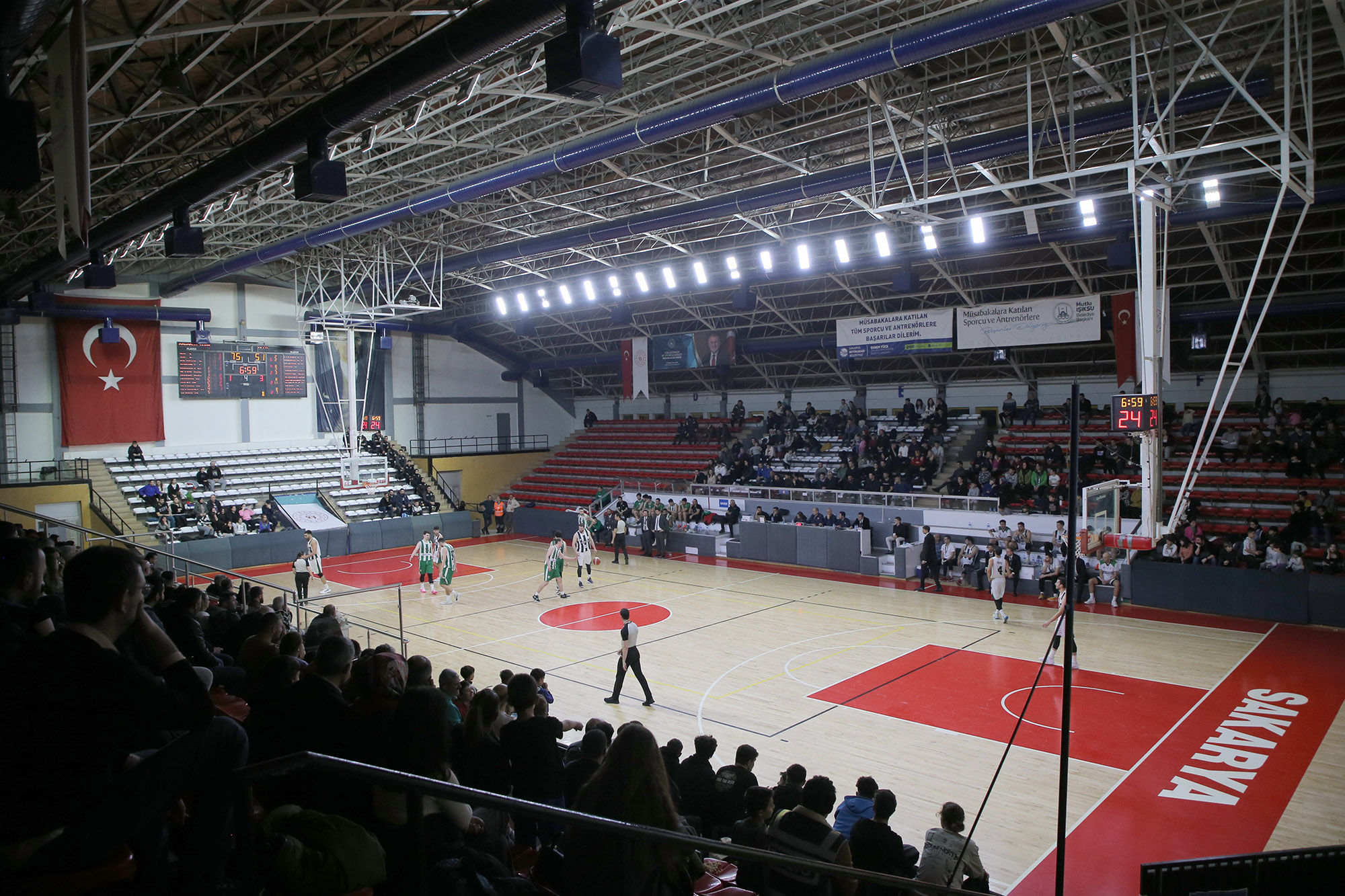 Büyükşehir basketboldan taraftarı önünde Vefa galibiyeti: 83-73