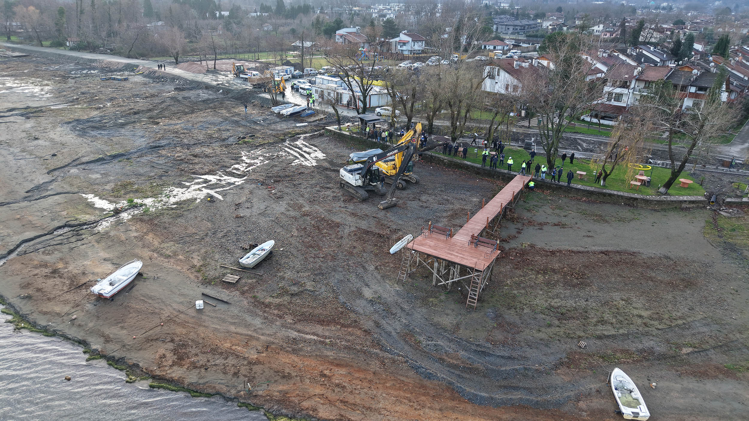 Sapanca Gölü kıyılarındaki kaçak yapılar kaldırılıyor