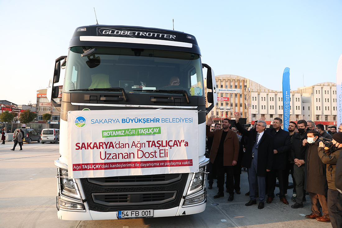 Büyükşehir kardeşlerini unutmuyor: 700 koli daha yola çıktı