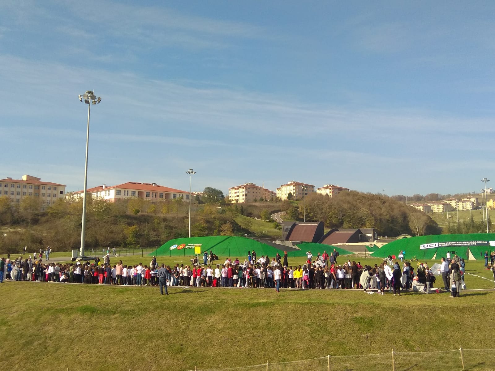 Uçurtmalar Ayçiçeği Bisiklet Vadisi’nde uçtu