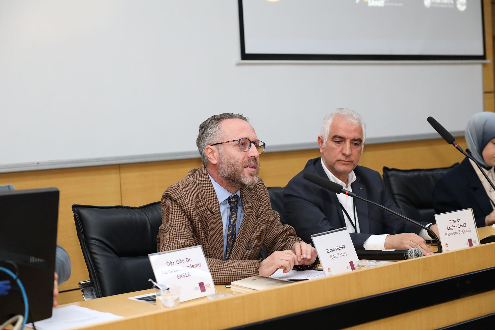 ‘Bir Şehir İki Çınar’ sempozyumunun ilk oturumu Faik Baysal oldu