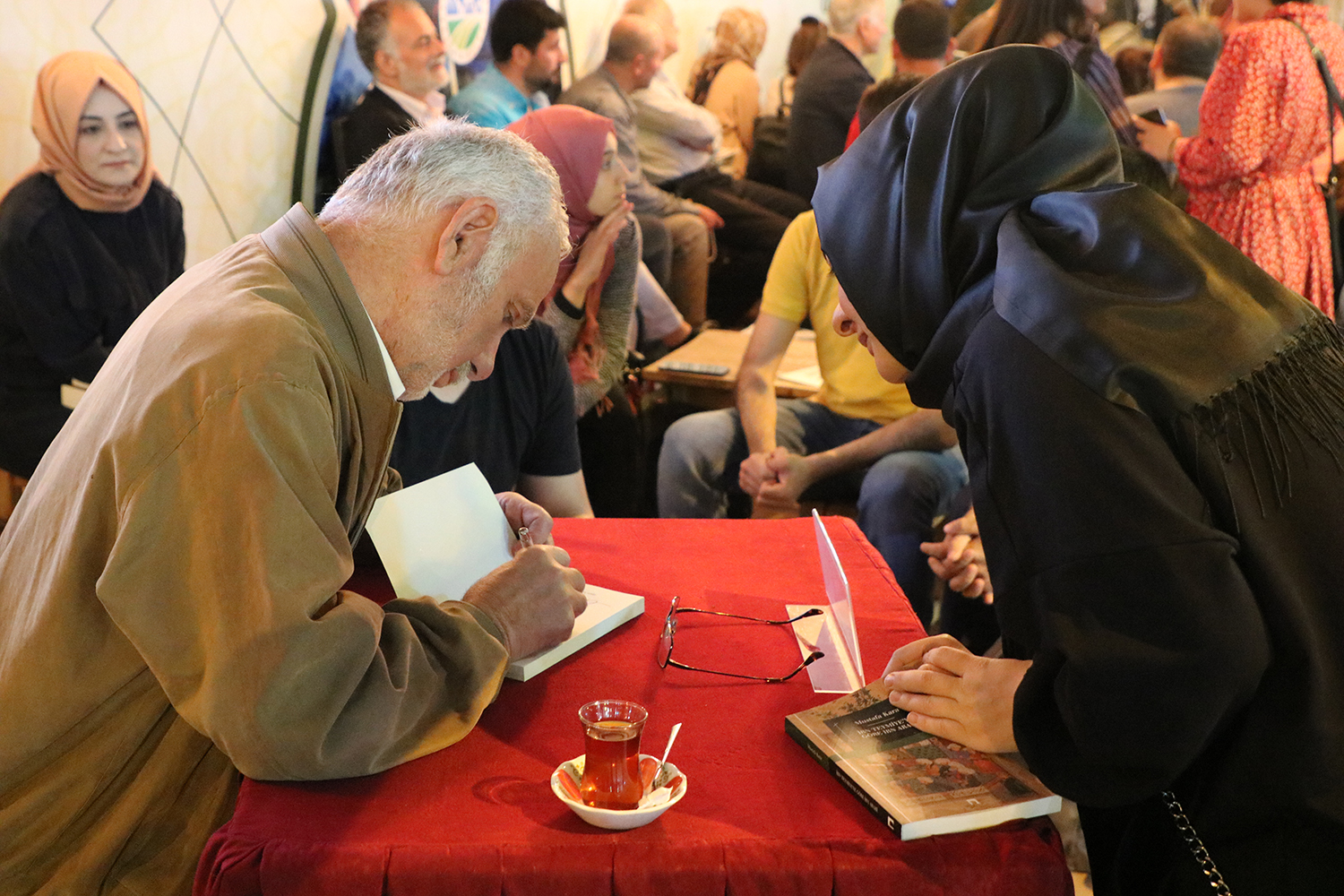 Ramazan’ın ilgi odağı Kitap Sokağı oldu