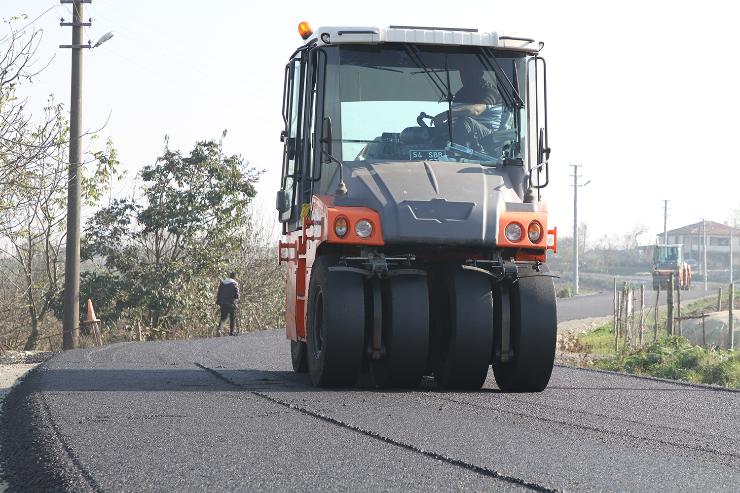 Kaynarca İmamlar’da yollar yenilendi