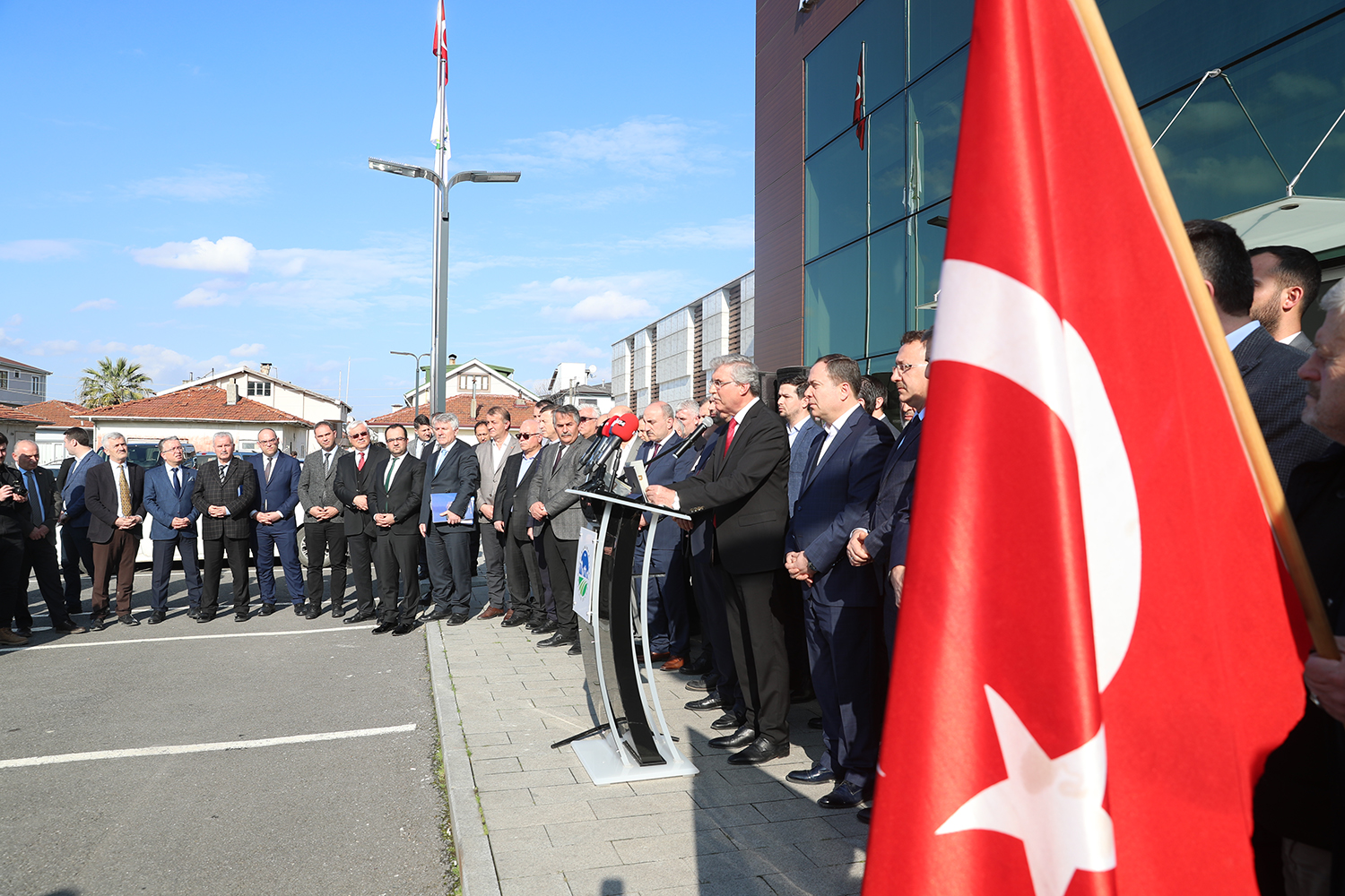 “Cumhurbaşkanımıza yönelik söylemleri en sert şekilde kınıyoruz”