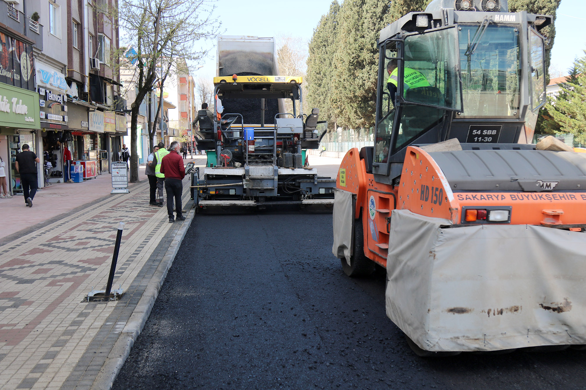 Çark Caddesi şimdi yeni yüzüyle: Kaldırım, yürüyüş yolu ve asfalt tamam