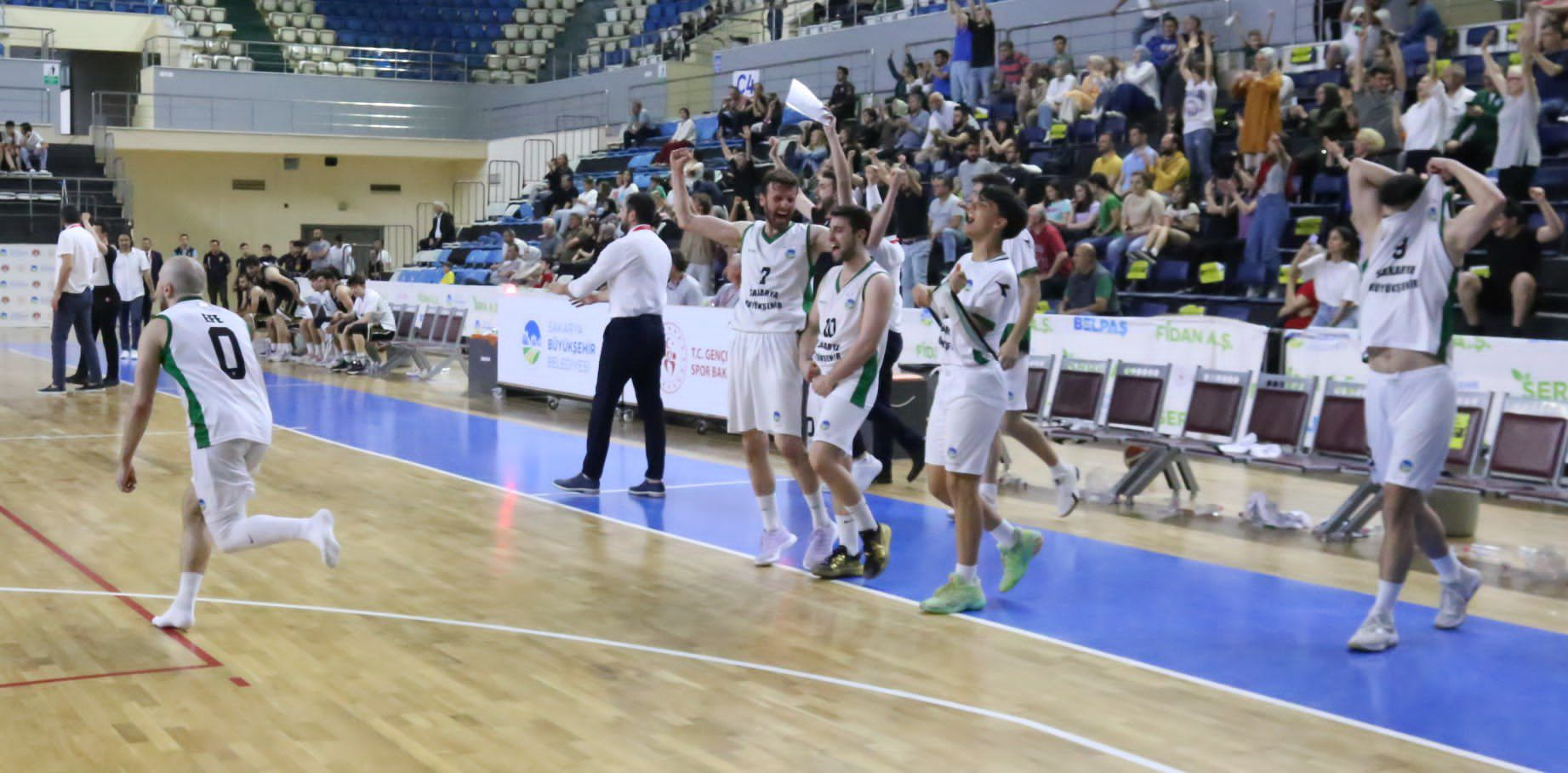 Büyükşehir Basketbol dolu dizgin