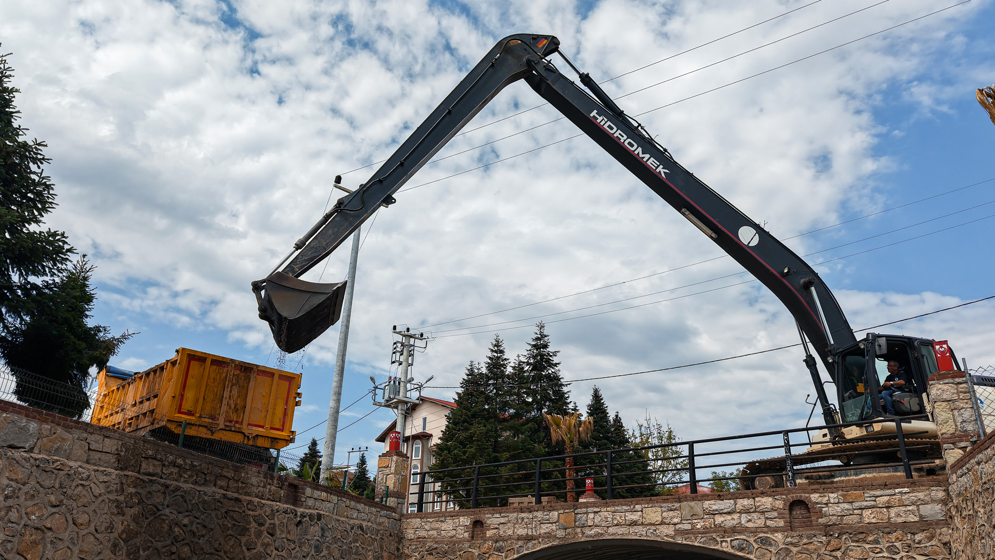 Hendek Kazımiye Mahallesi’nde dere ıslah çalışmaları tamamlandı
