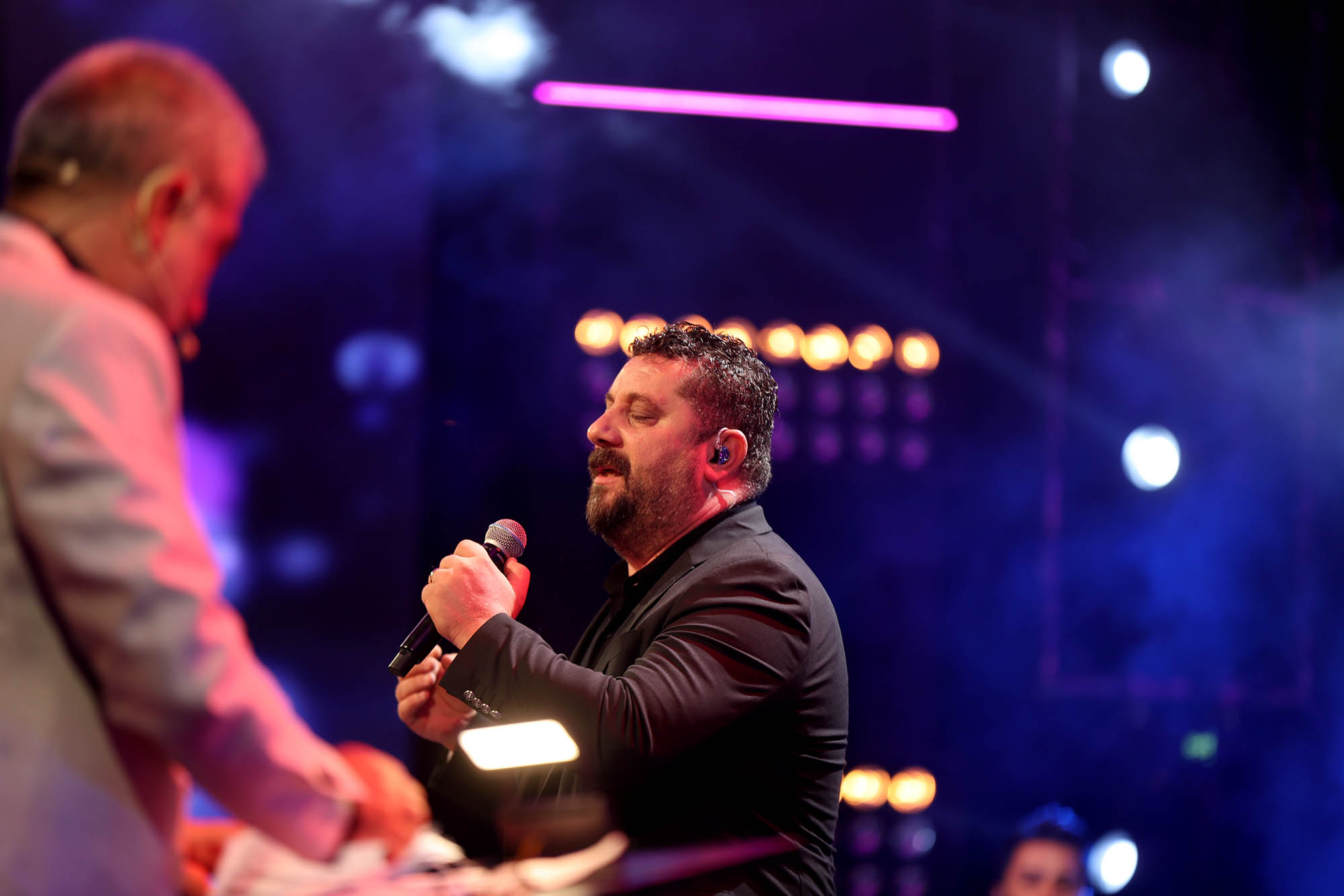 Yazın en büyük festivali şölen tadında başladı: Millet Bahçesi sahne ışıklarıyla aydınlandı