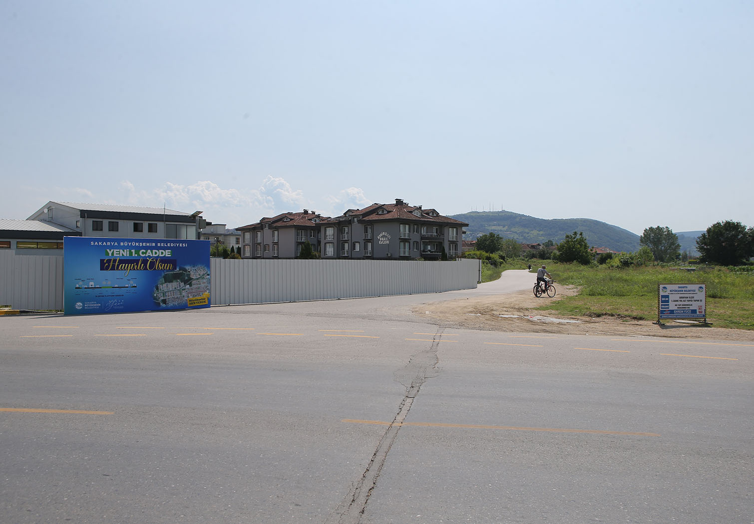 Serdivan 1. Cadde’de çalışmalar başladı:  Bölünmüş yol ulaşıma alternatif olacak