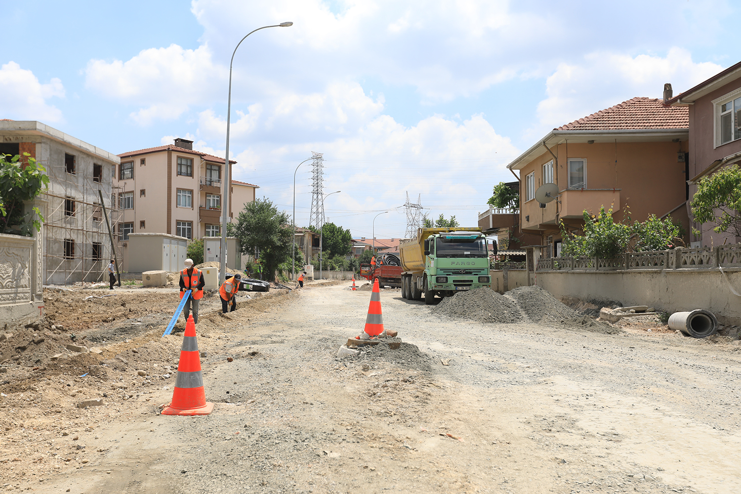 32 Evler Mahallesi’nde son etap için asfalt öncesi hazırlık başladı