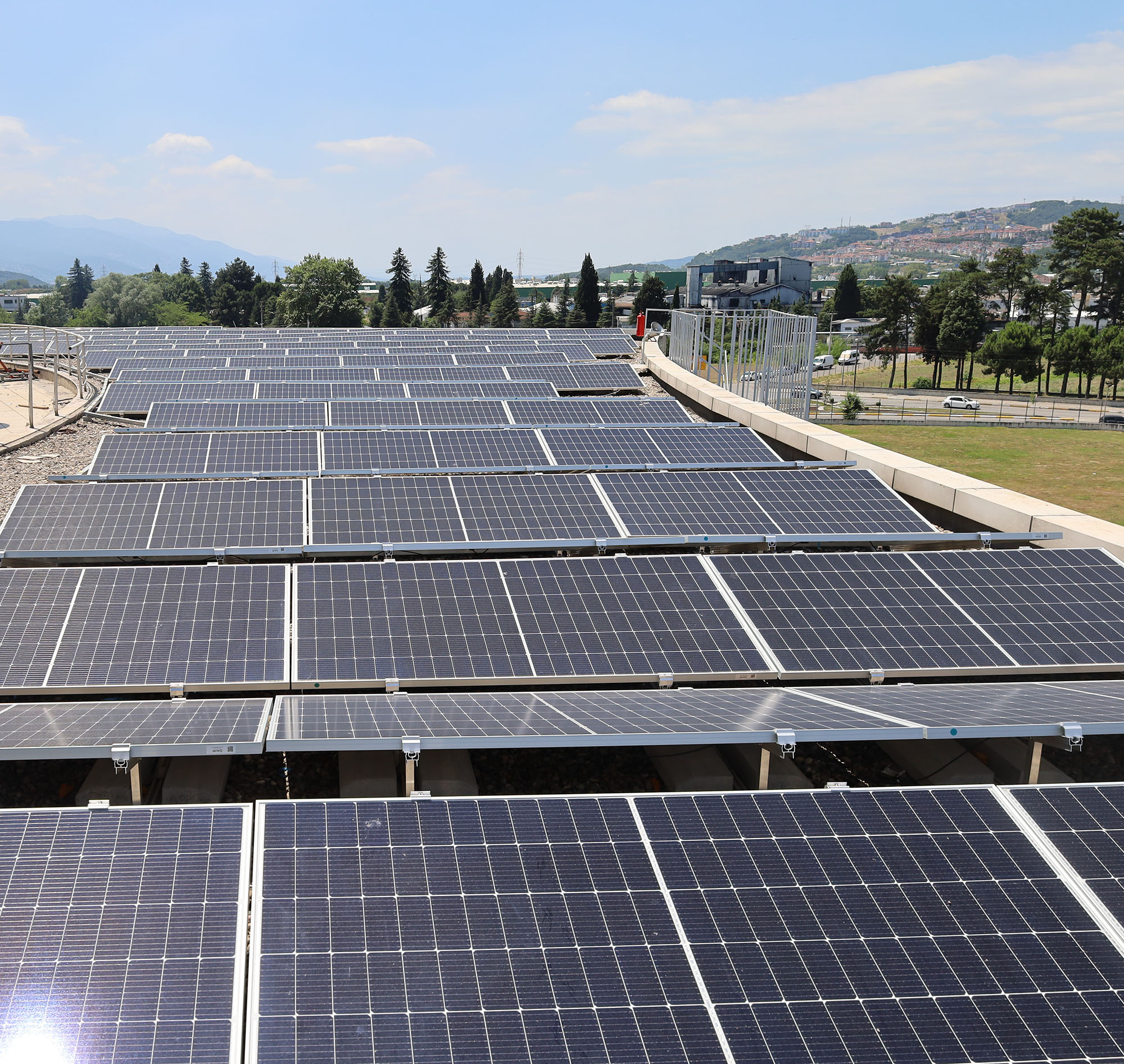 Sakarya’nın ilk çatı GES projesinde tam kapasiteyle enerji üretimi başladı