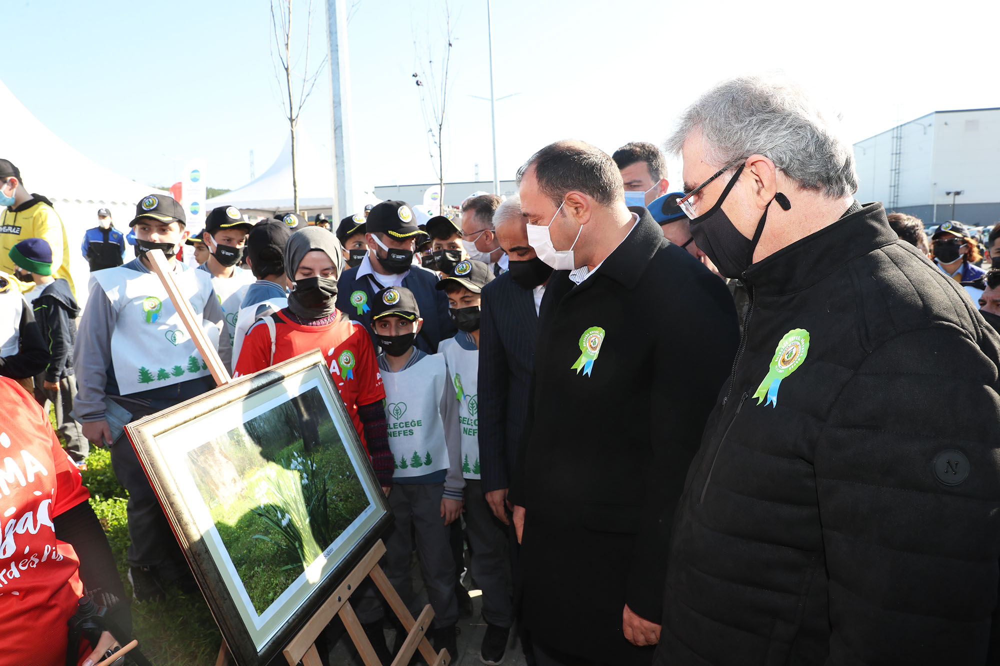 “Kıyamet kopacağını bilseniz fidan dikin öğüdünü veren inanışın neferleriyiz”