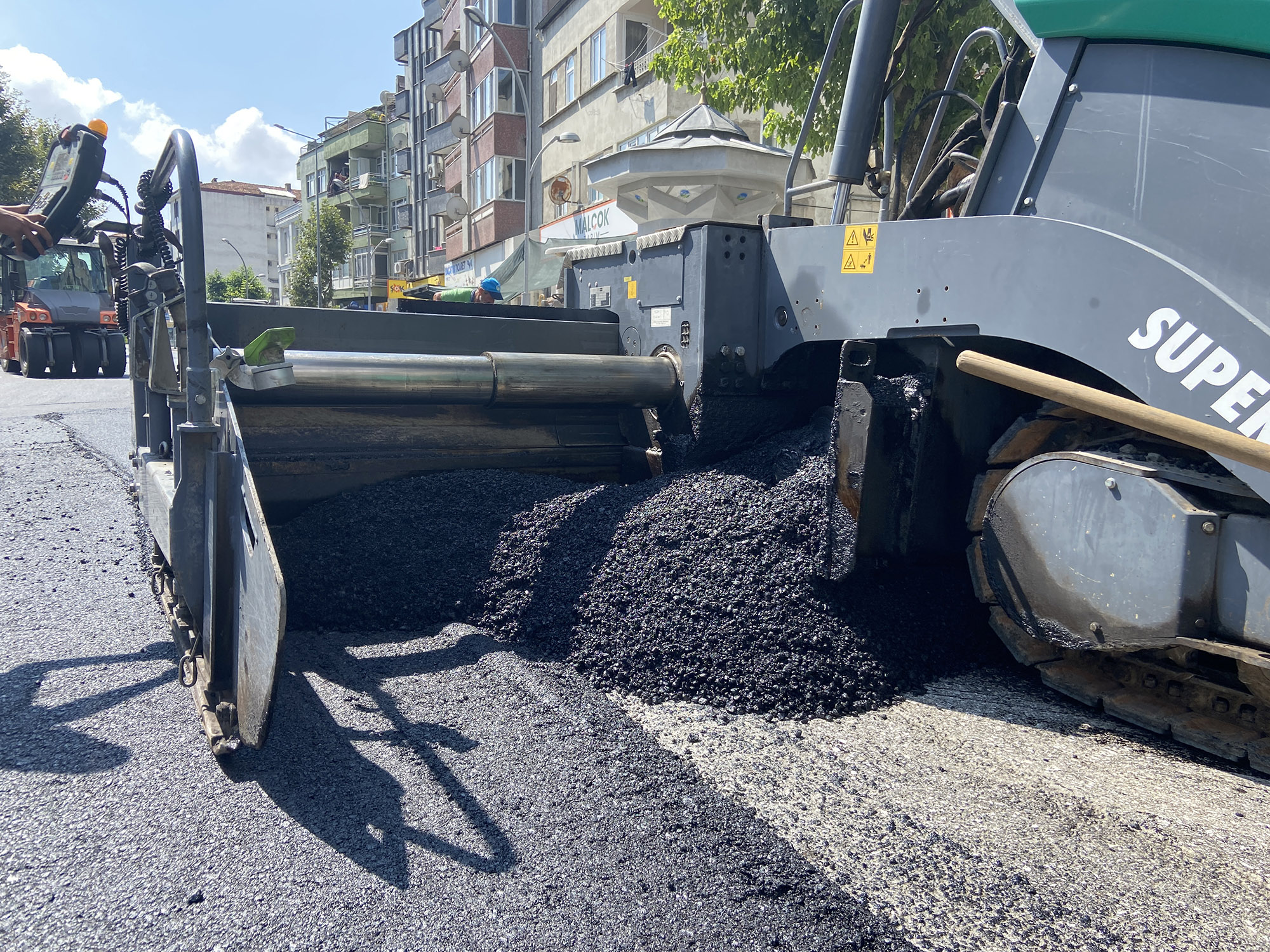 Çeşme Meydanı Caddesi yeni yüzüne kavuştu