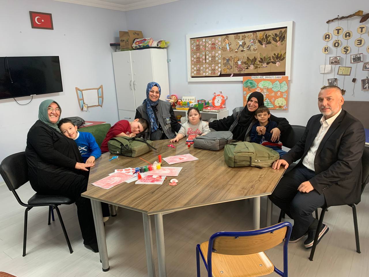 Büyükşehir’den Pamukova’da özel öğrencilere anlamlı ziyaret