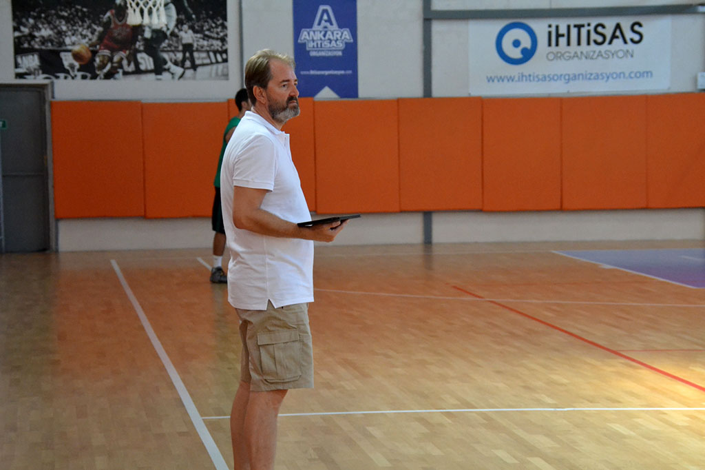Dev Adamlar İşi Sıkı Tutuyor