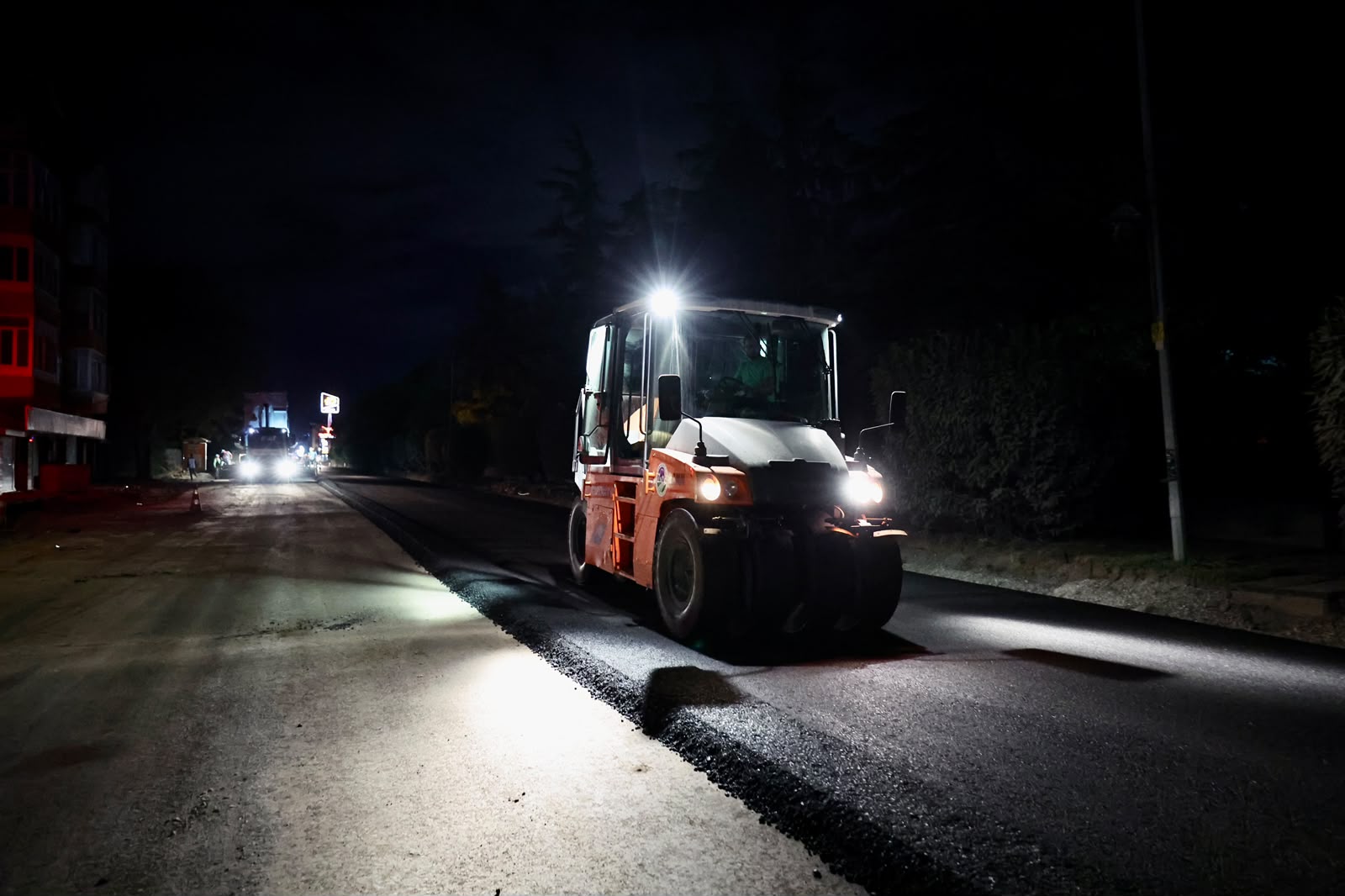 Arifiye’nin en önemli ulaşım aksında dönüşümün ilk etabı tamam 