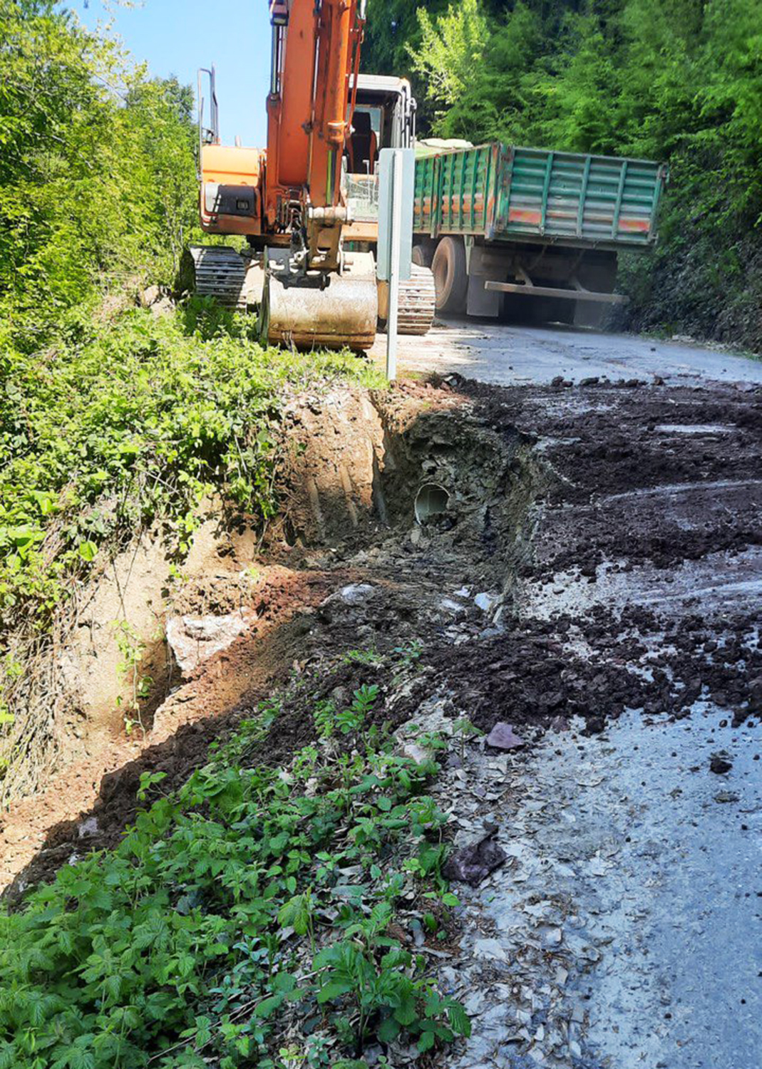 Heyelan bölgesine Büyükşehir’den anında müdahale