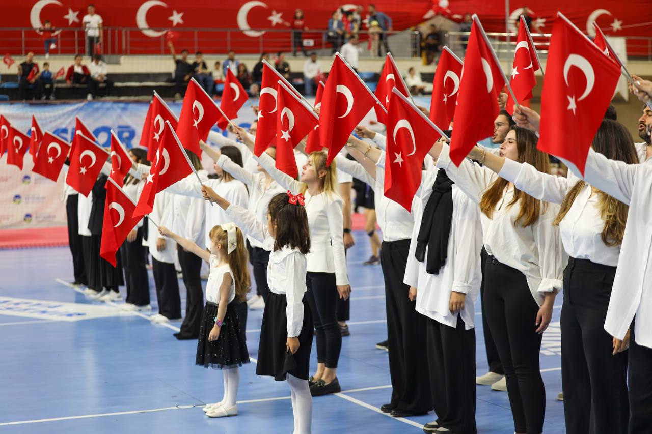 “Gençlerimizin her zaman destekçisi olacağız”