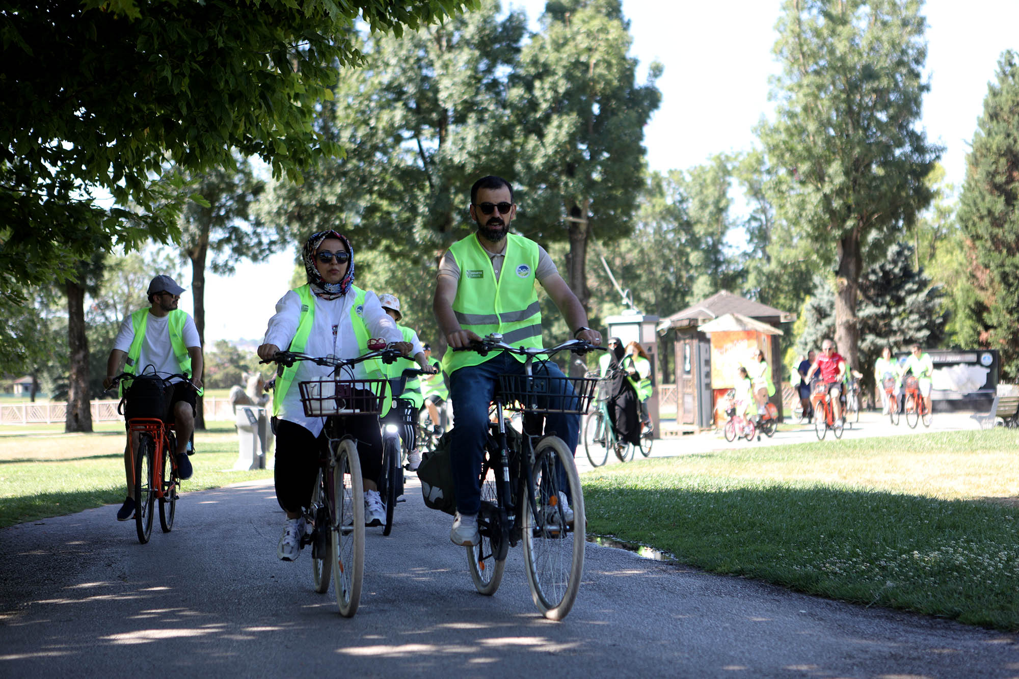Aileler birlikte pedal çevirdi: Aziz Duran Parkı’nda bisiklet turu