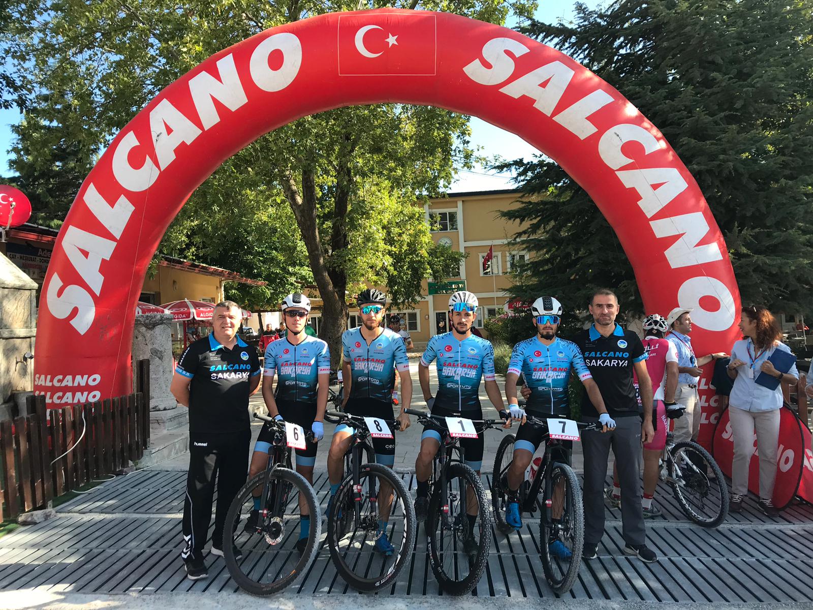 Büyükşehirli sporcular Denizli’de kürsüde