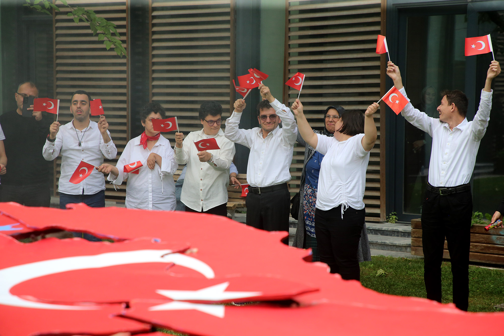 Büyükşehir SGM’den harika gösteri: “Cumhuriyet 100 yaşında!”