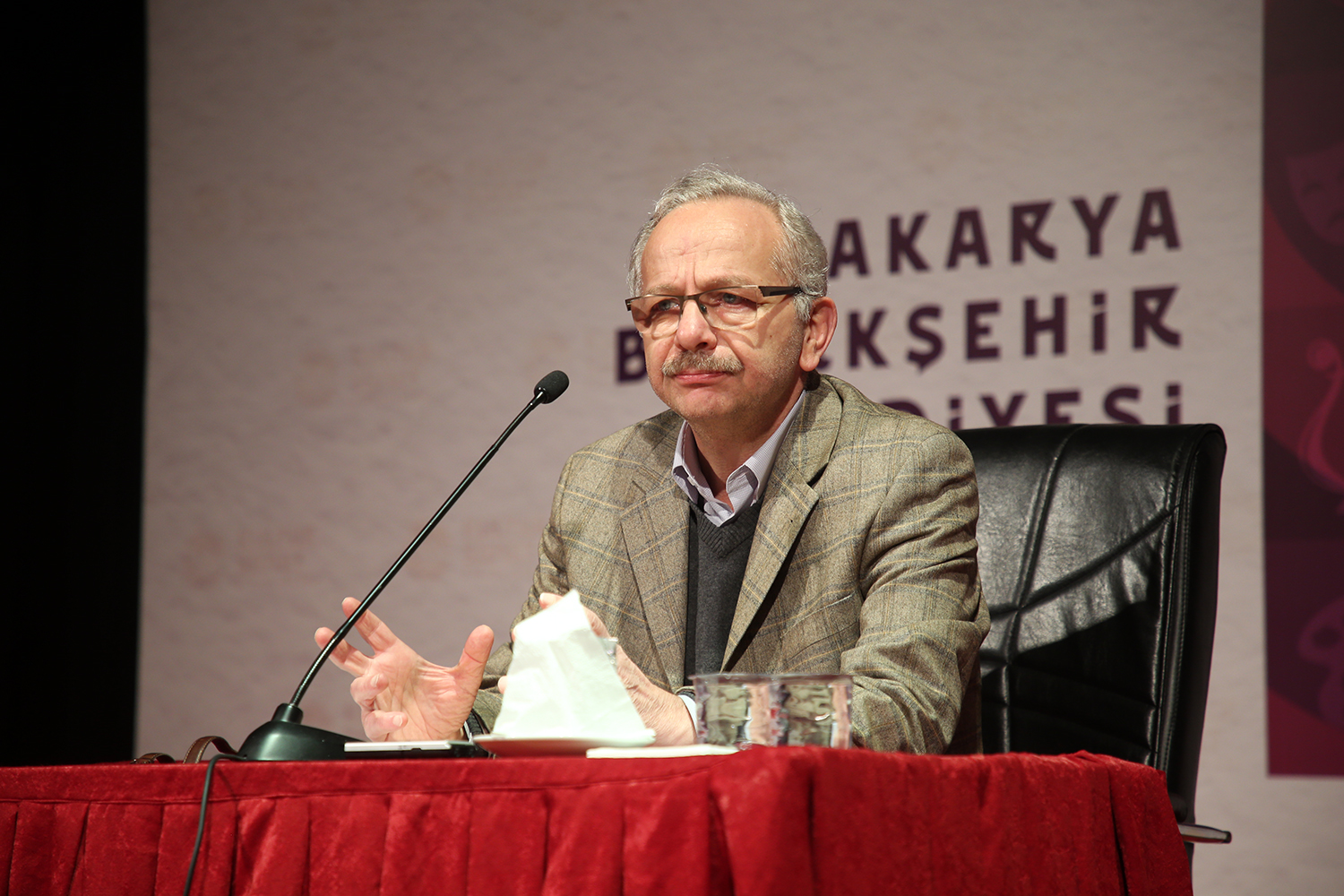 İstiklale Hasret Bir Mütefekkir Mehmet Akif