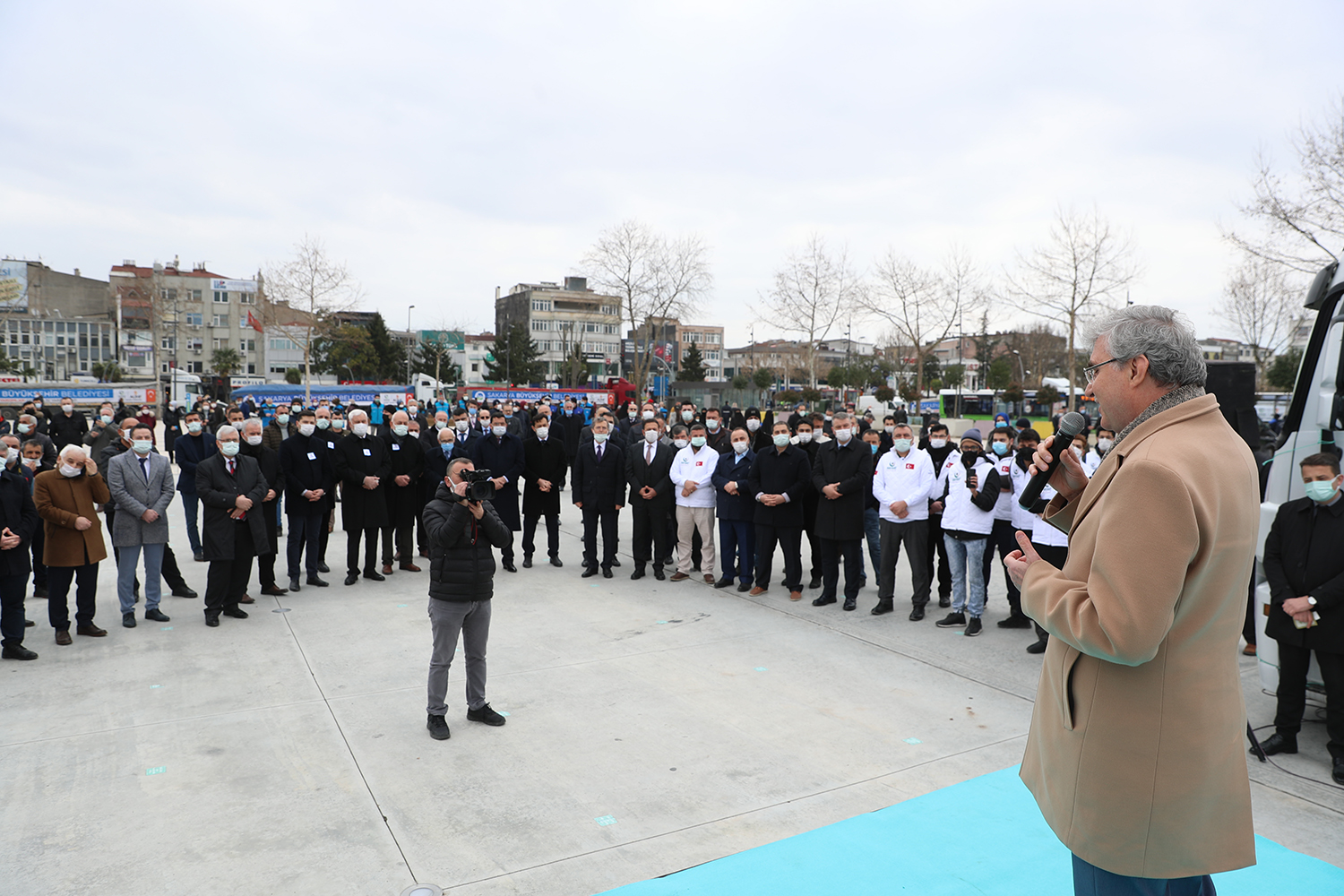 11 tır yardım malzemesi Demokrasi Meydanı’ndan yola çıktı