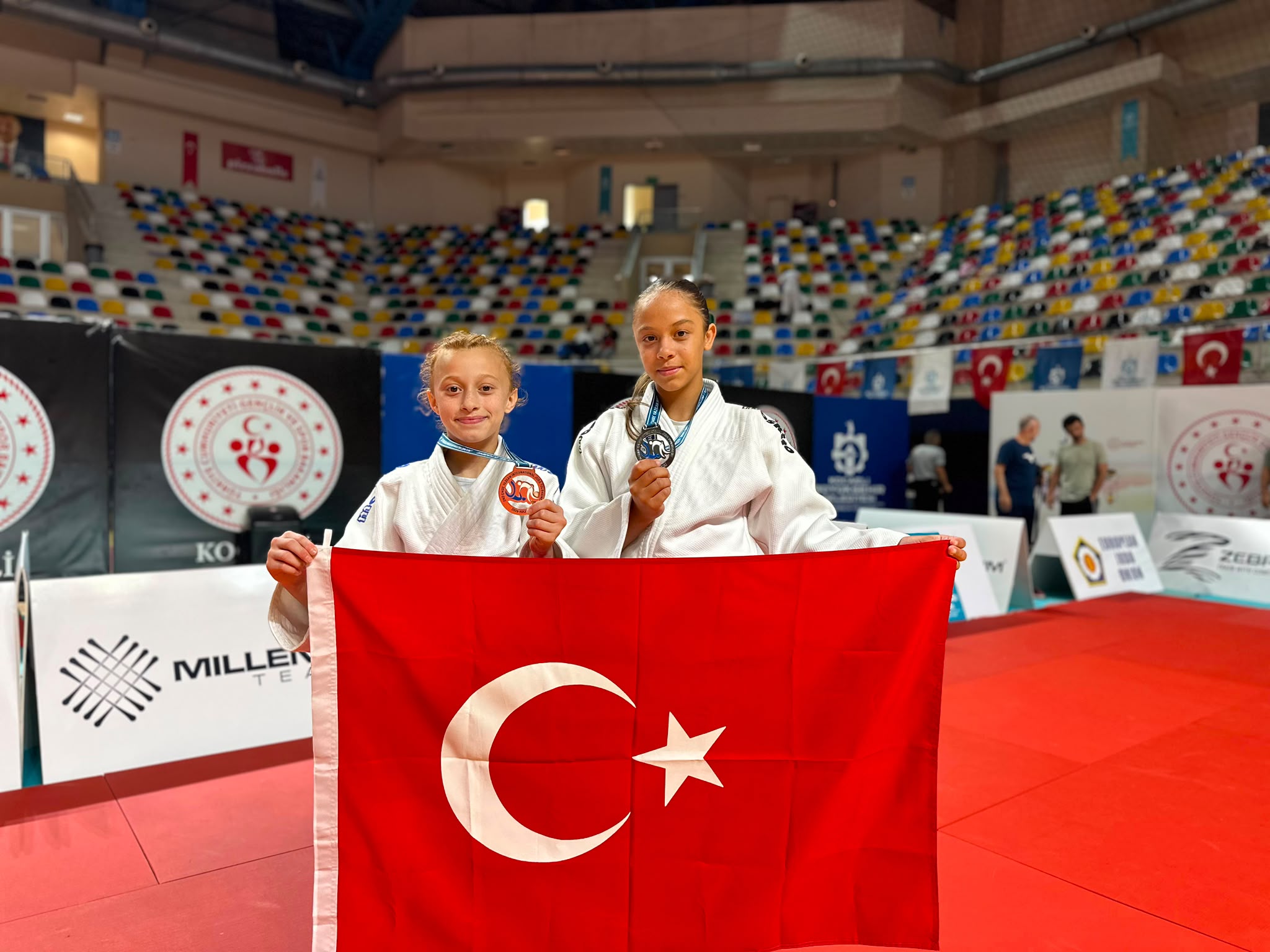 Büyükşehir’in sporcuları judo ve güreşte kürsünün sahibi oldular