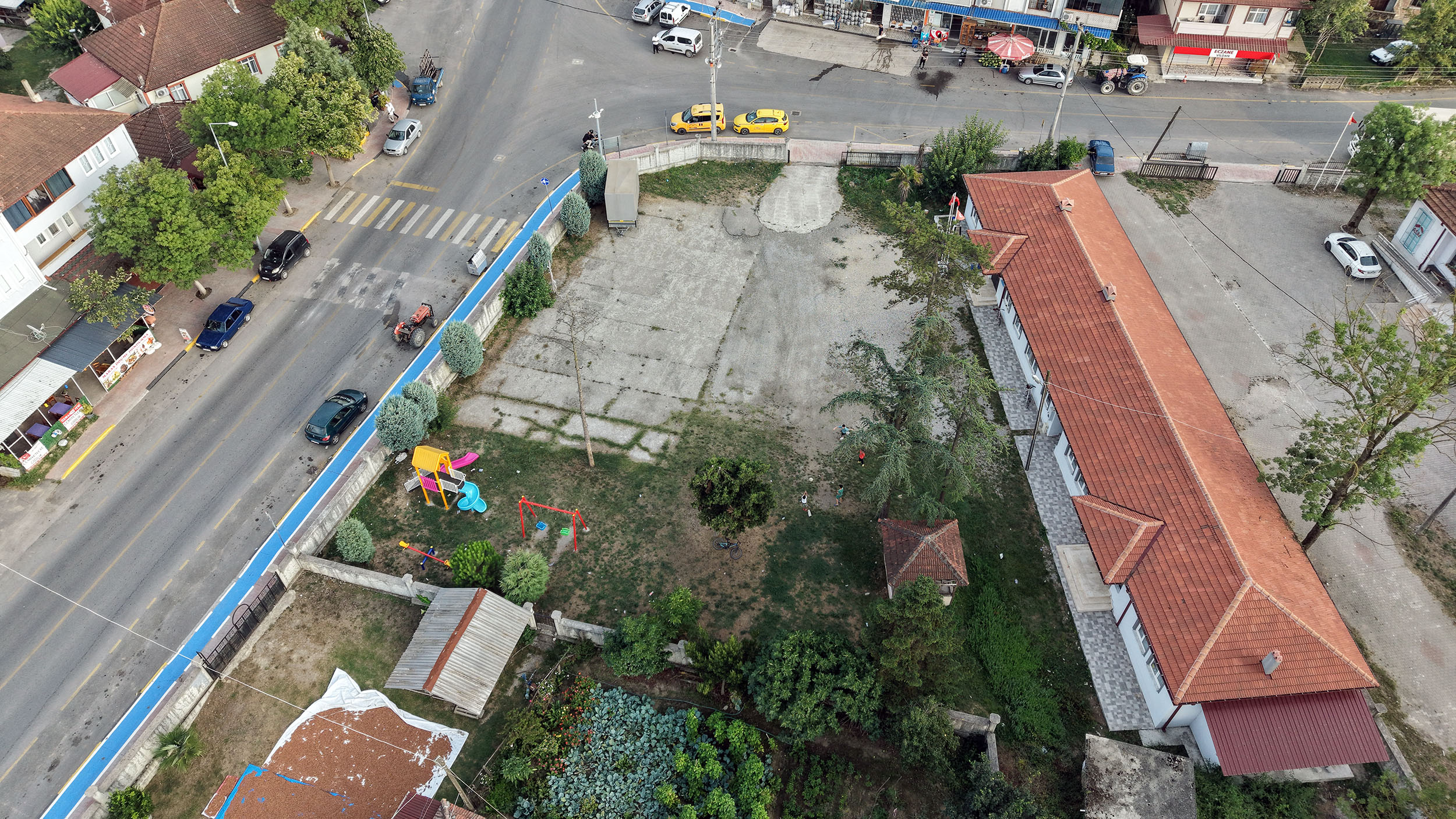 Büyükşehir’den Karapürçek Hocaköy’e yeni bir meydan 