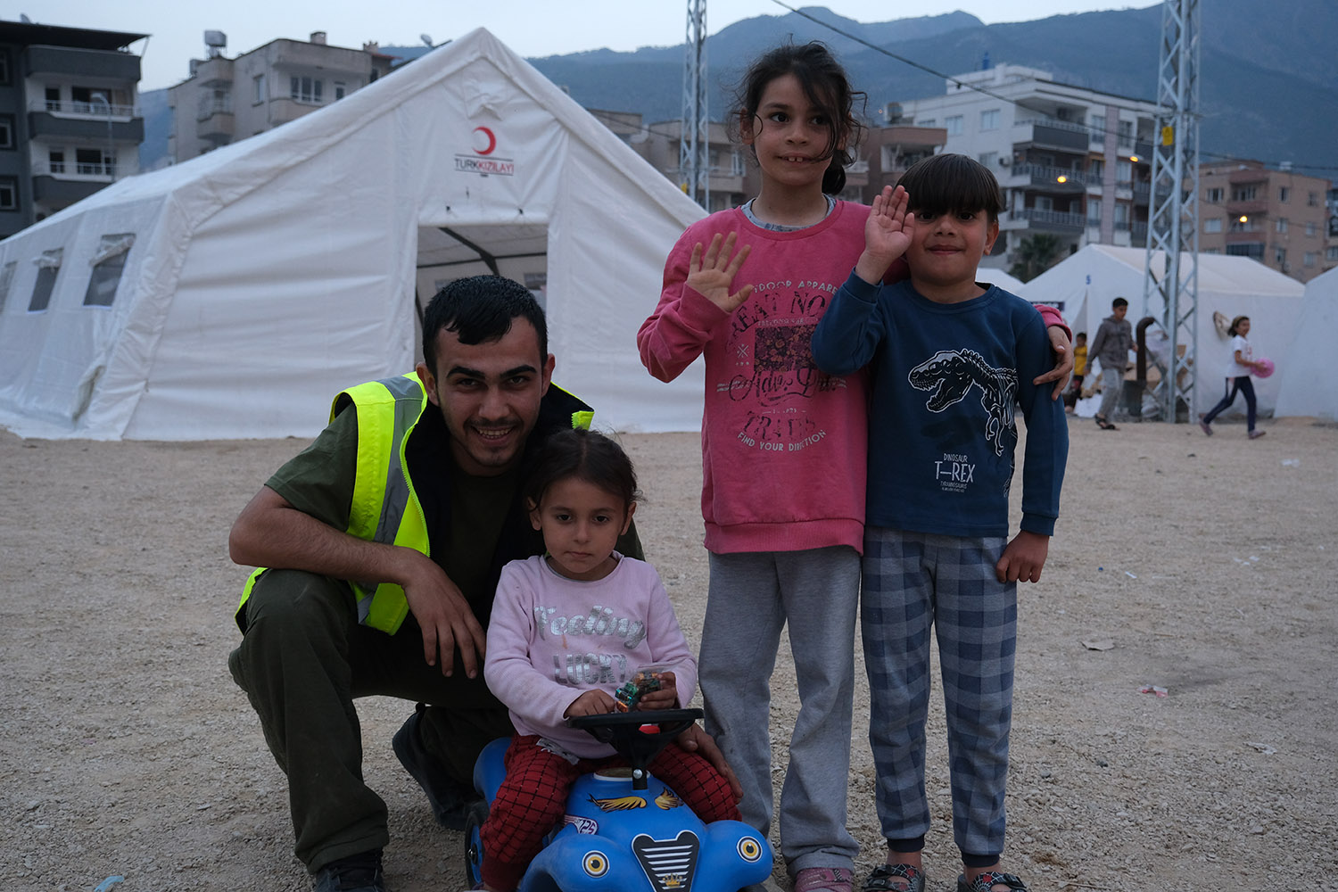 Büyükşehir’den Hatay’a aşevi: Kazanlar günün her saati kaynıyor