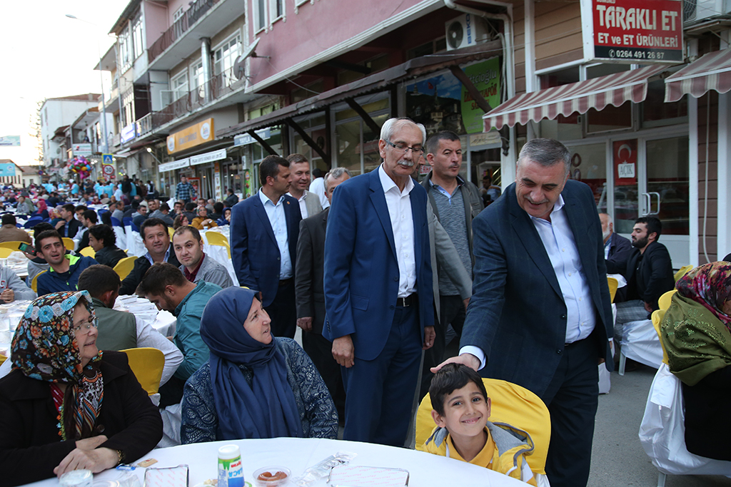 Sofralar bu kez Taraklı’da kuruldu