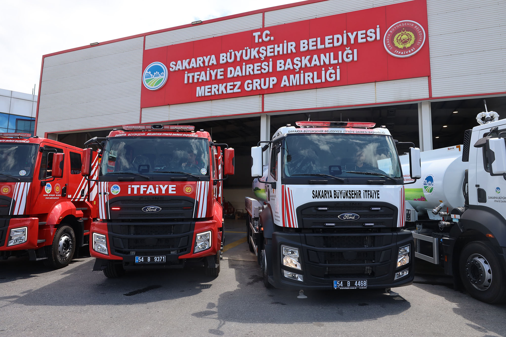 İtfaiye Teşkilatına güç katan 70 milyon TL’lik 6 aracı Yusuf Alemdar paylaştı: “Afetlere karşı mücadele gücümüzü artırmaya devam edeceğiz”