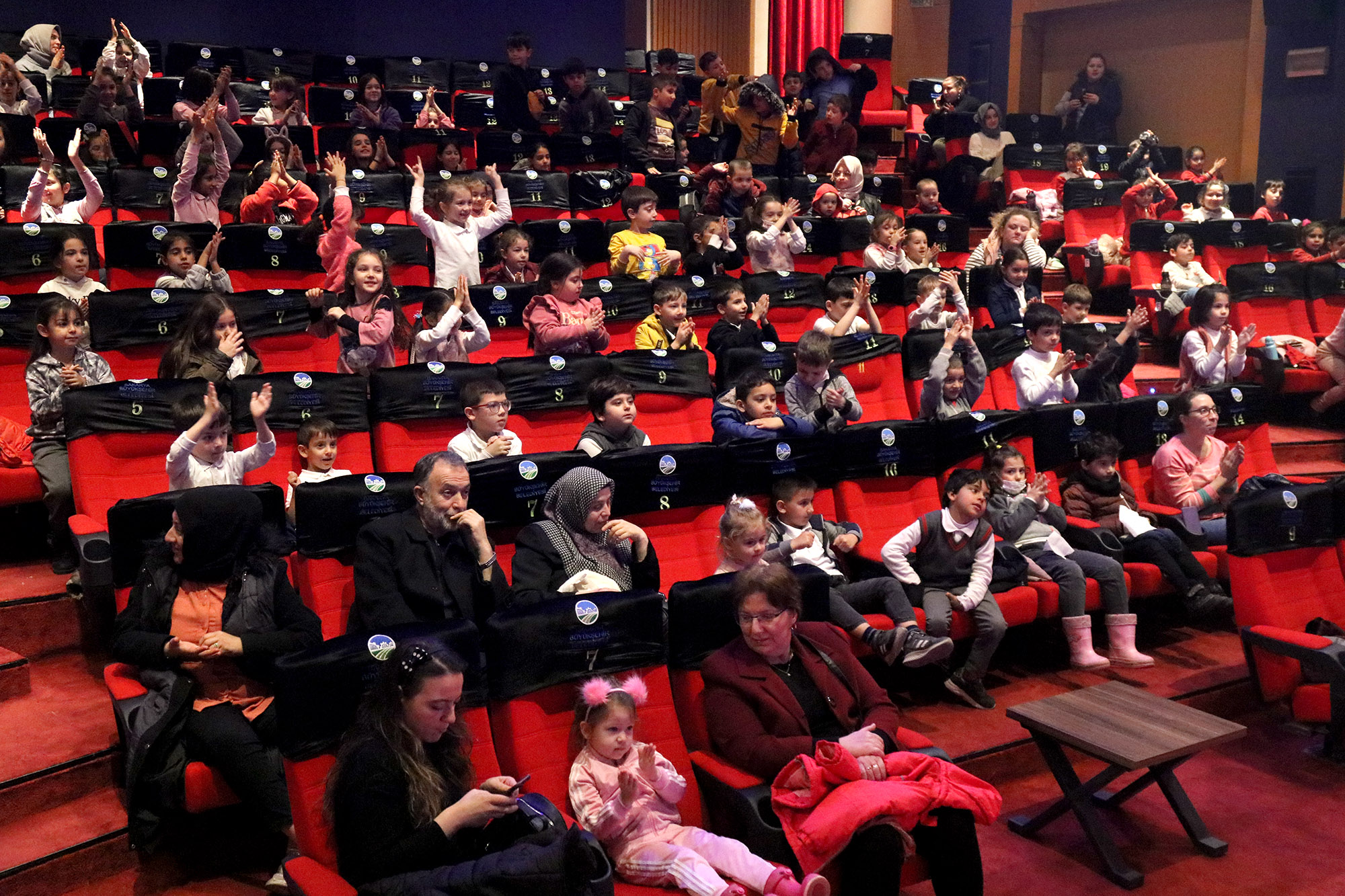 Gün boyu devam etti; Büyükşehir’den tiyatro şöleni