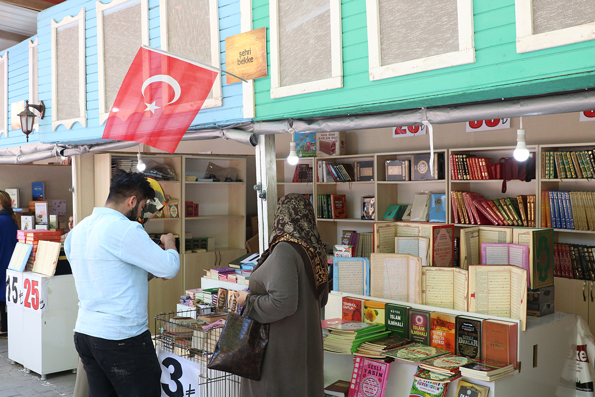 Ramazan’da kitabın adresi ‘Kitap Sokağı’ oldu