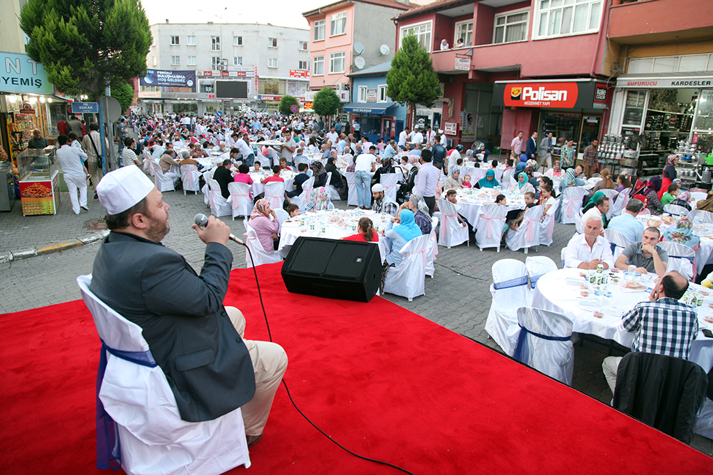 Ferizli Sofralarında Gönüller Buluştu