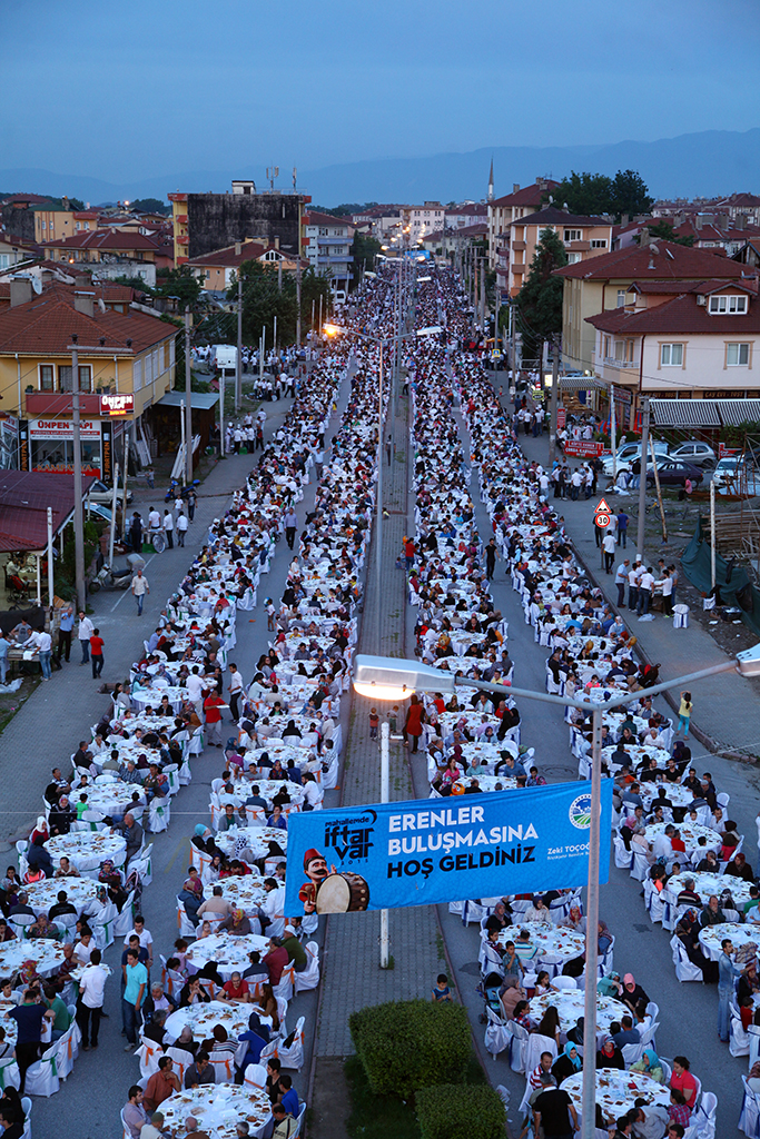 İftar buluşmalarında sıra Erenler’de