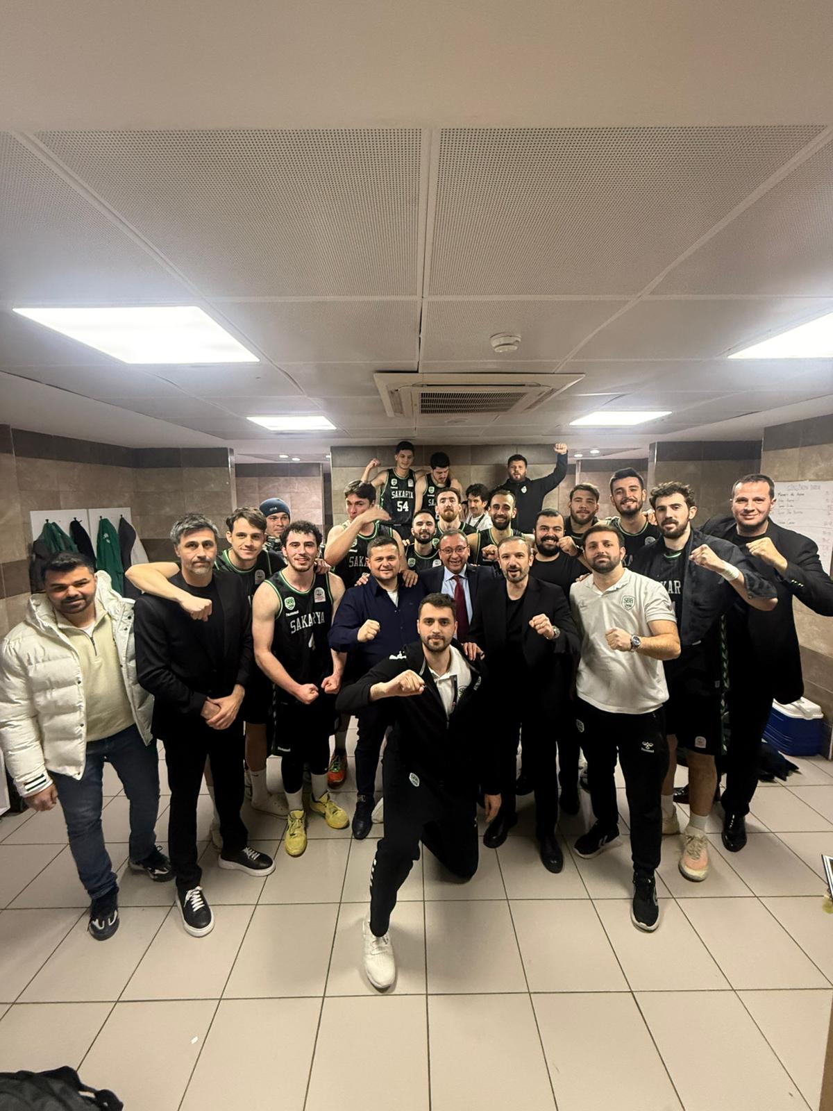 Liderden İstanbul’da gövde gösterisi: Büyükşehir Basketbol 11’de 11!