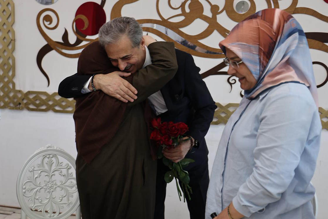 “Anne sadece evlat büyüten değil, geleceğin temellerini atan güçlü bir rehberdir”