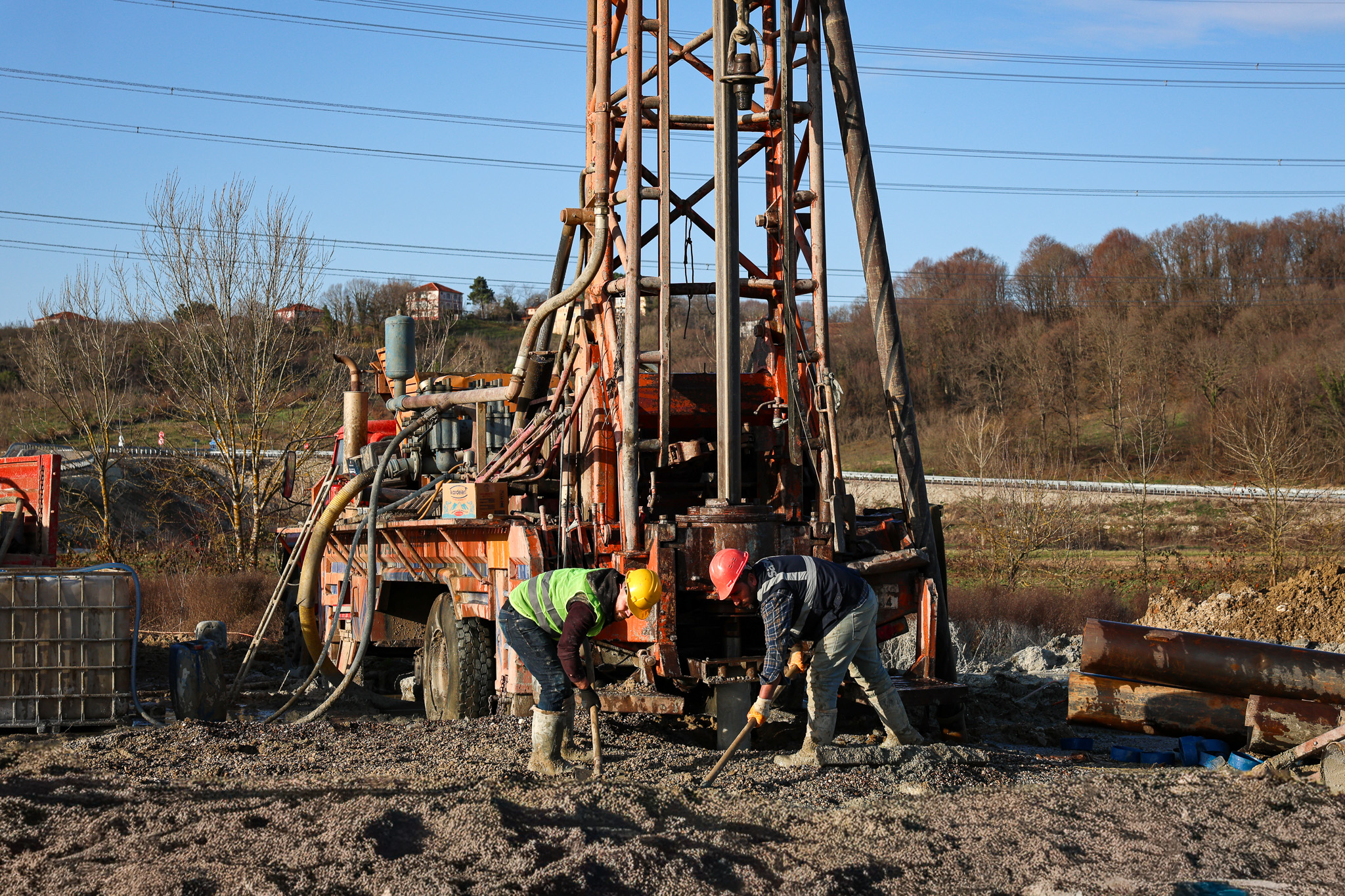 Yerin 104 metre altından çıkarılan içme suyu Karasu’da 5 mahalleye iletilecek