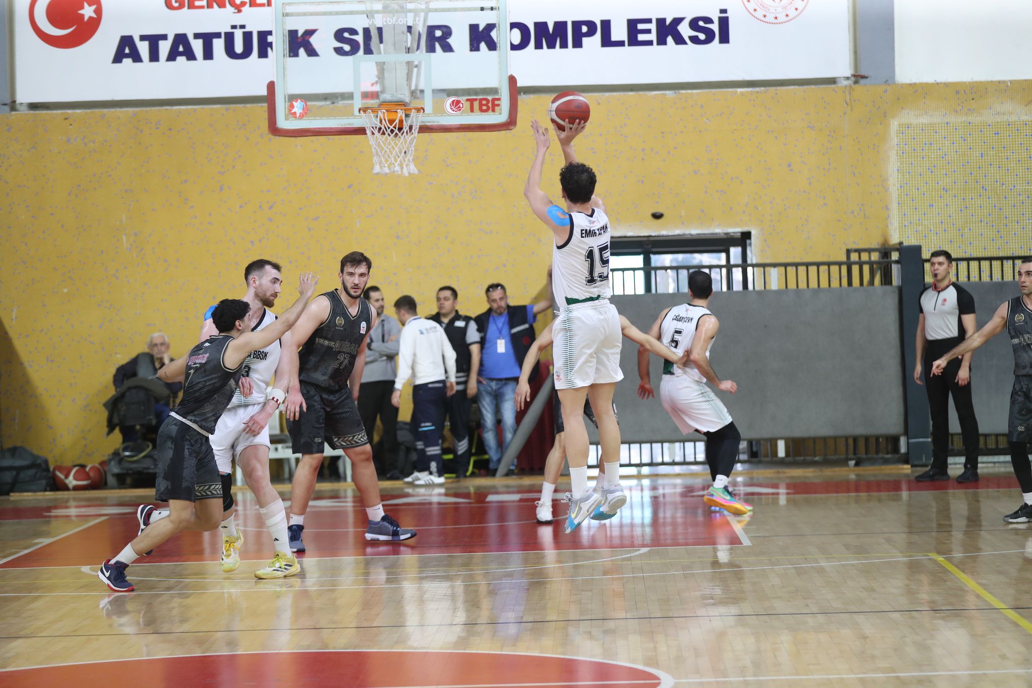 Büyükşehir basketbol taraftarı önünde turu geçti: 81-71