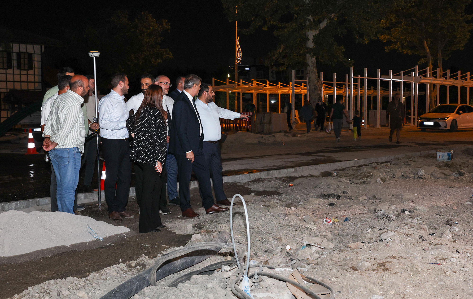 Yusuf Alemdar sözünü verdiği proje için gece yarısı yine sahadaydı: “Sakarya'nın ulaşım vizyonunu ileriye taşıyacak”