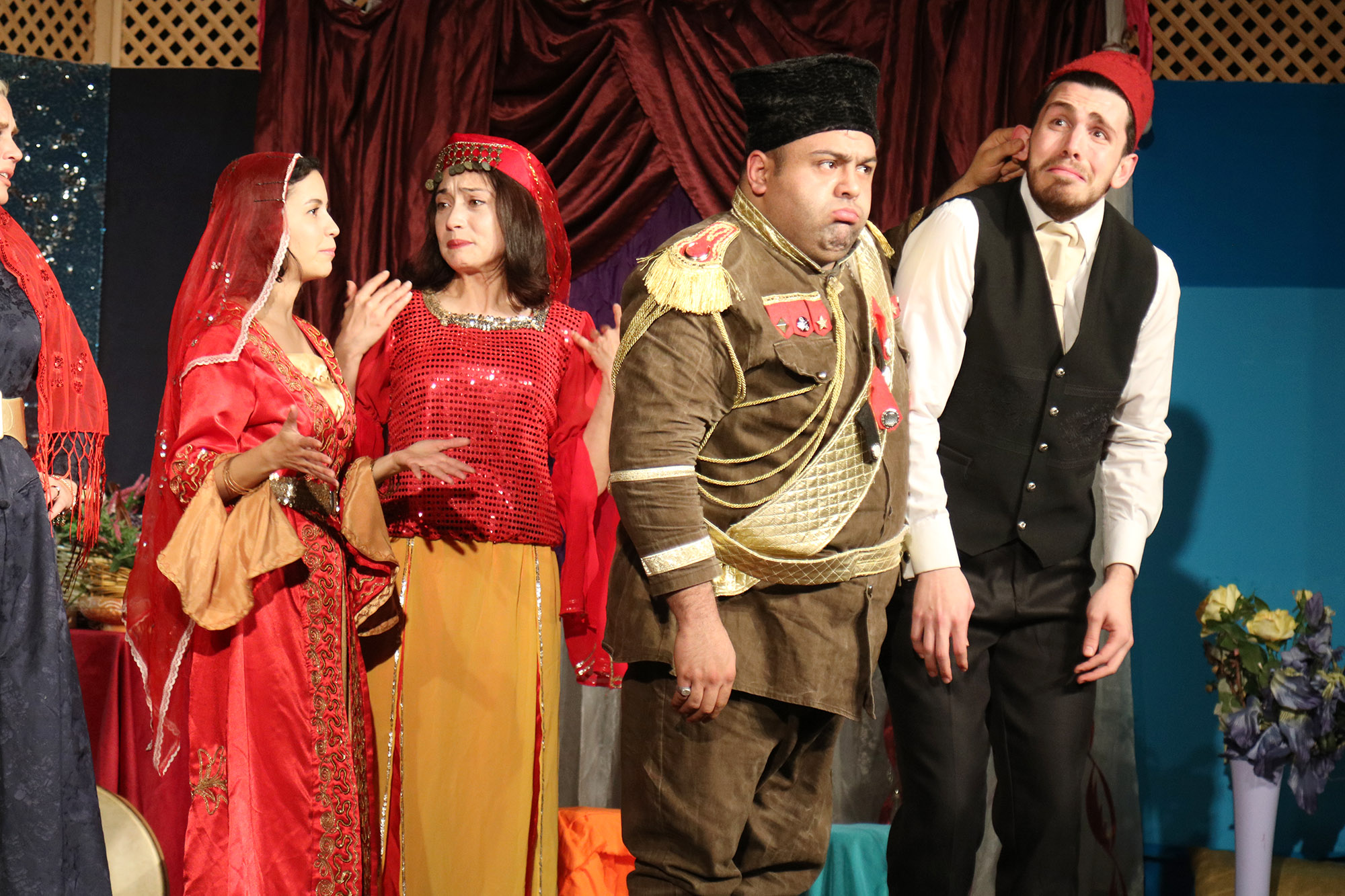 Gün boyu devam etti; Büyükşehir’den tiyatro şöleni