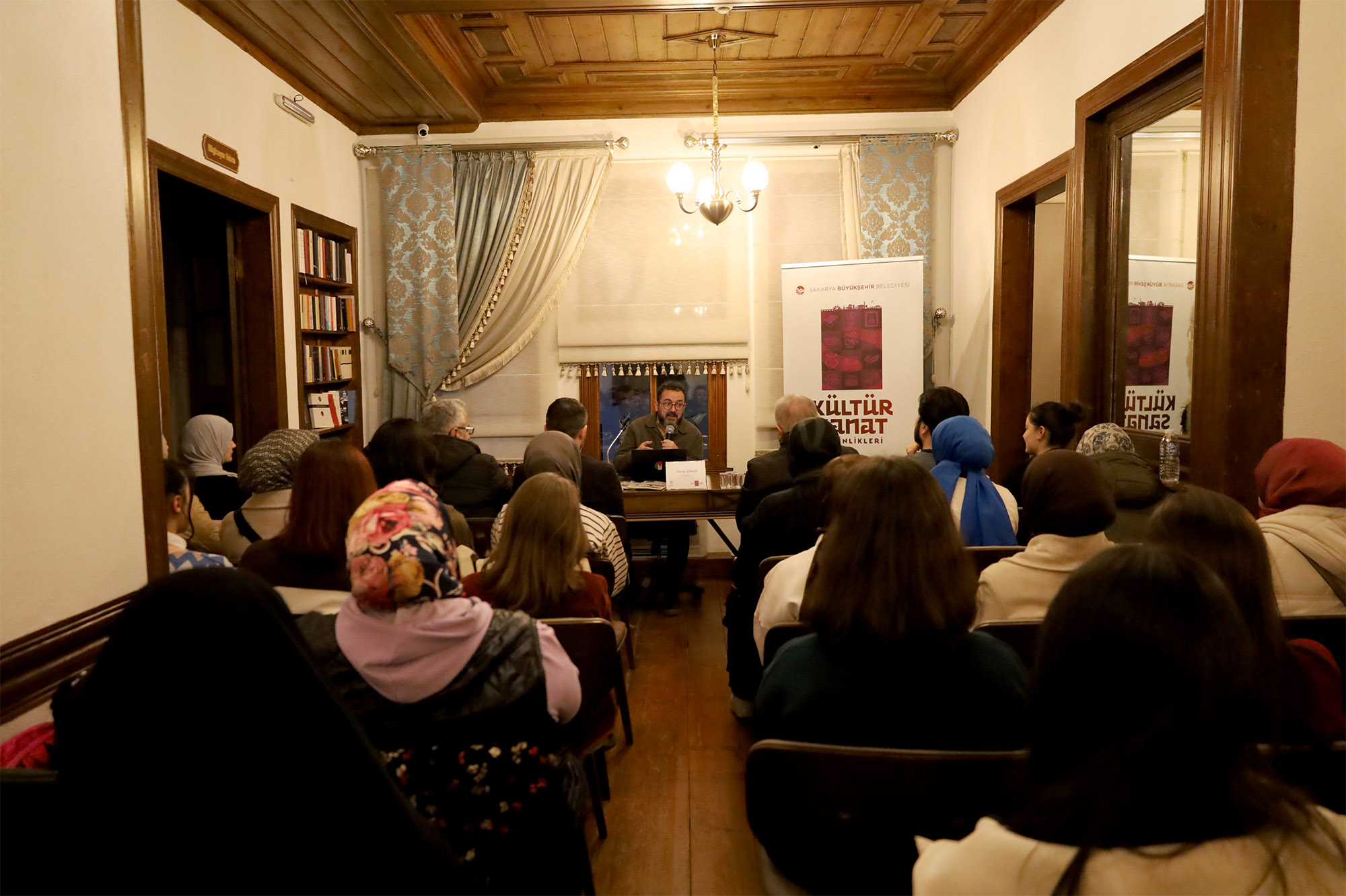 Dünya Öykü Günü’nde Güray Süngü ile sanatı konuştular