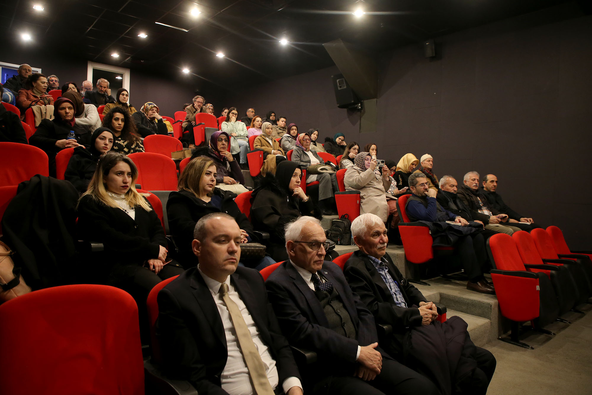 Yaşamıyla ve edebiyata bıraktığı izlerle gençliğe ışık oldu