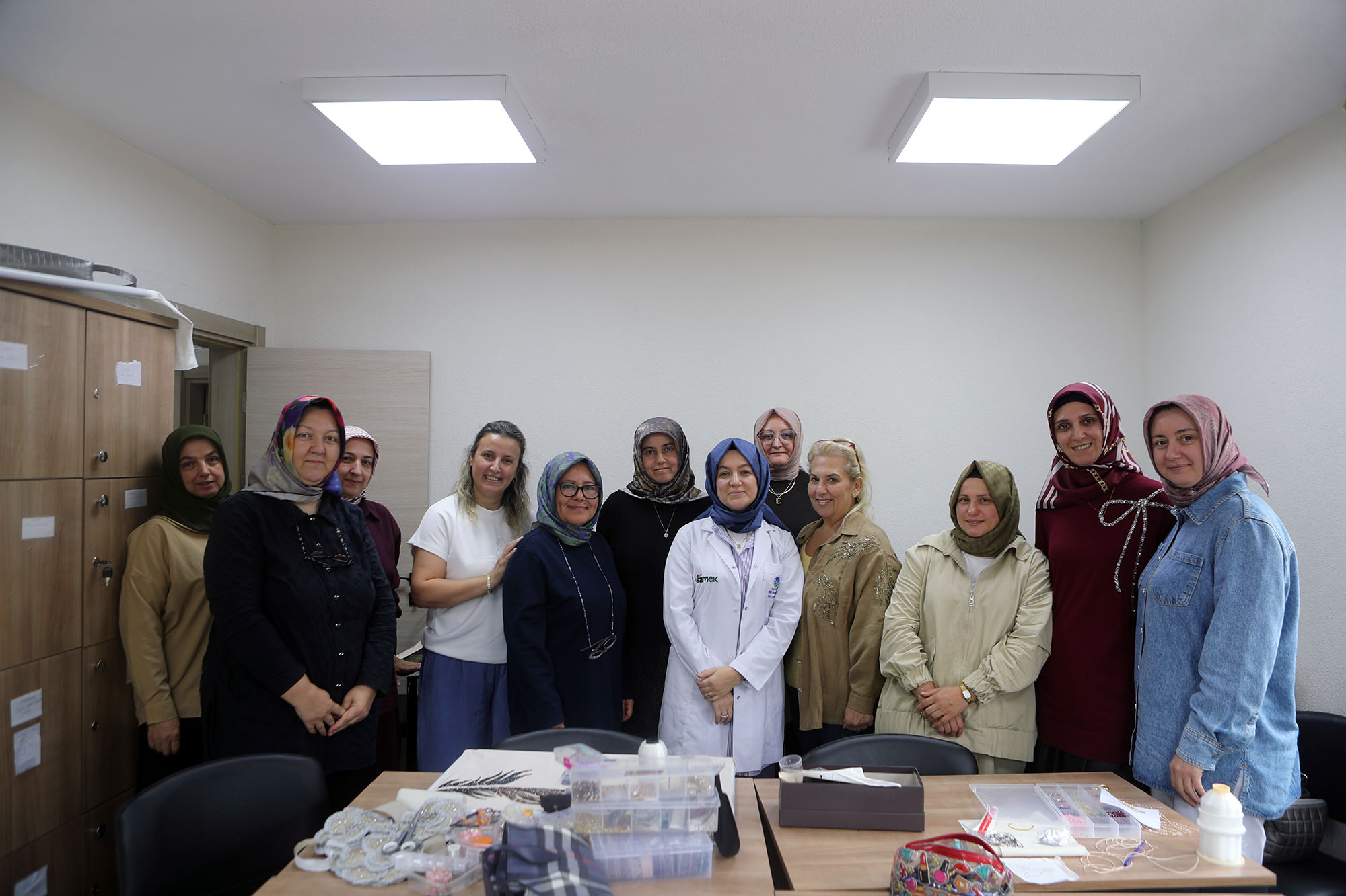 Ozanlar SAMEK’te eski eşyalar sanatla buluşuyor, el emeği kazanca dönüşüyor
