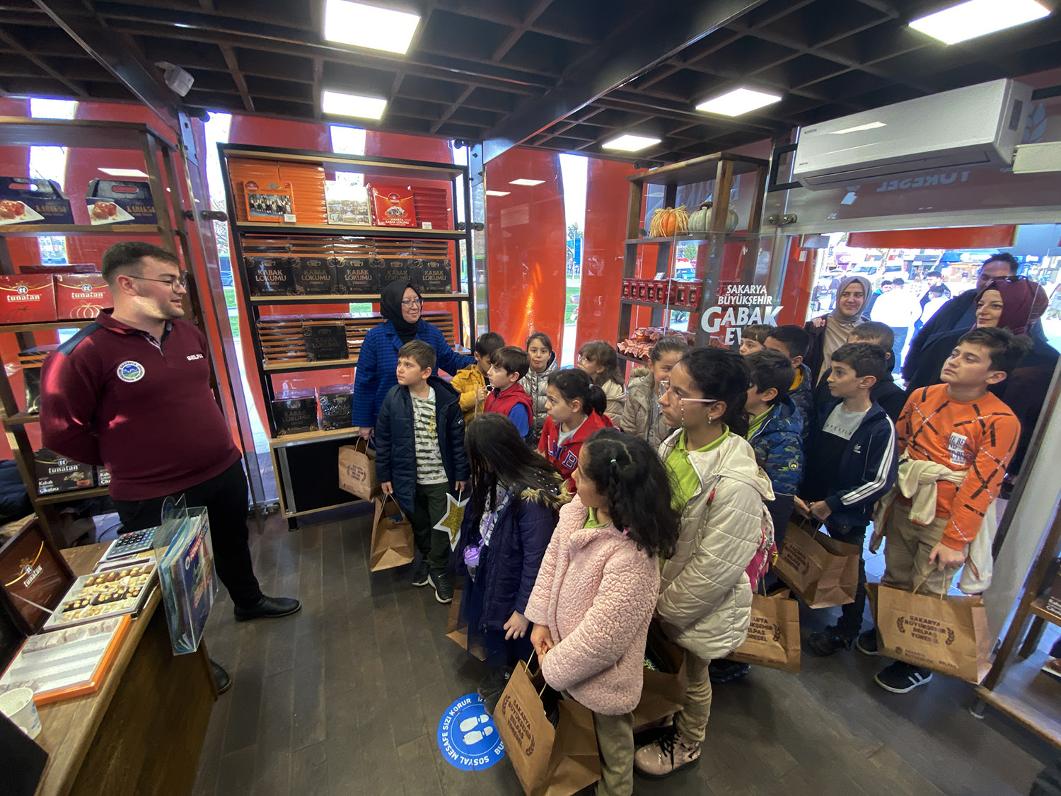 SGM öğrencileri yerli üretim satış merkezlerine hayran kaldı