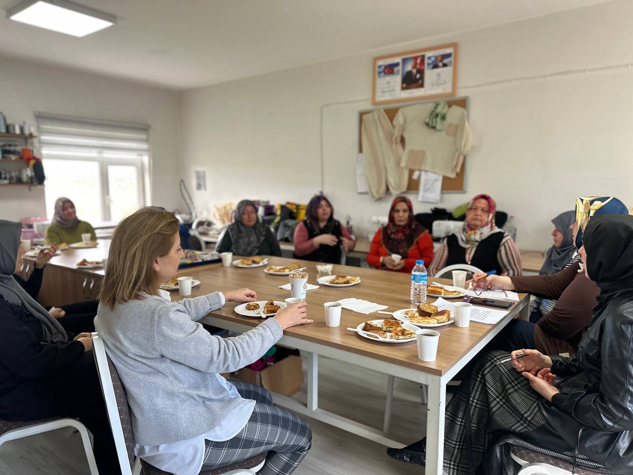 Büyükşehir’in “Kadın Kadına” projesi 16 ilçede sahada