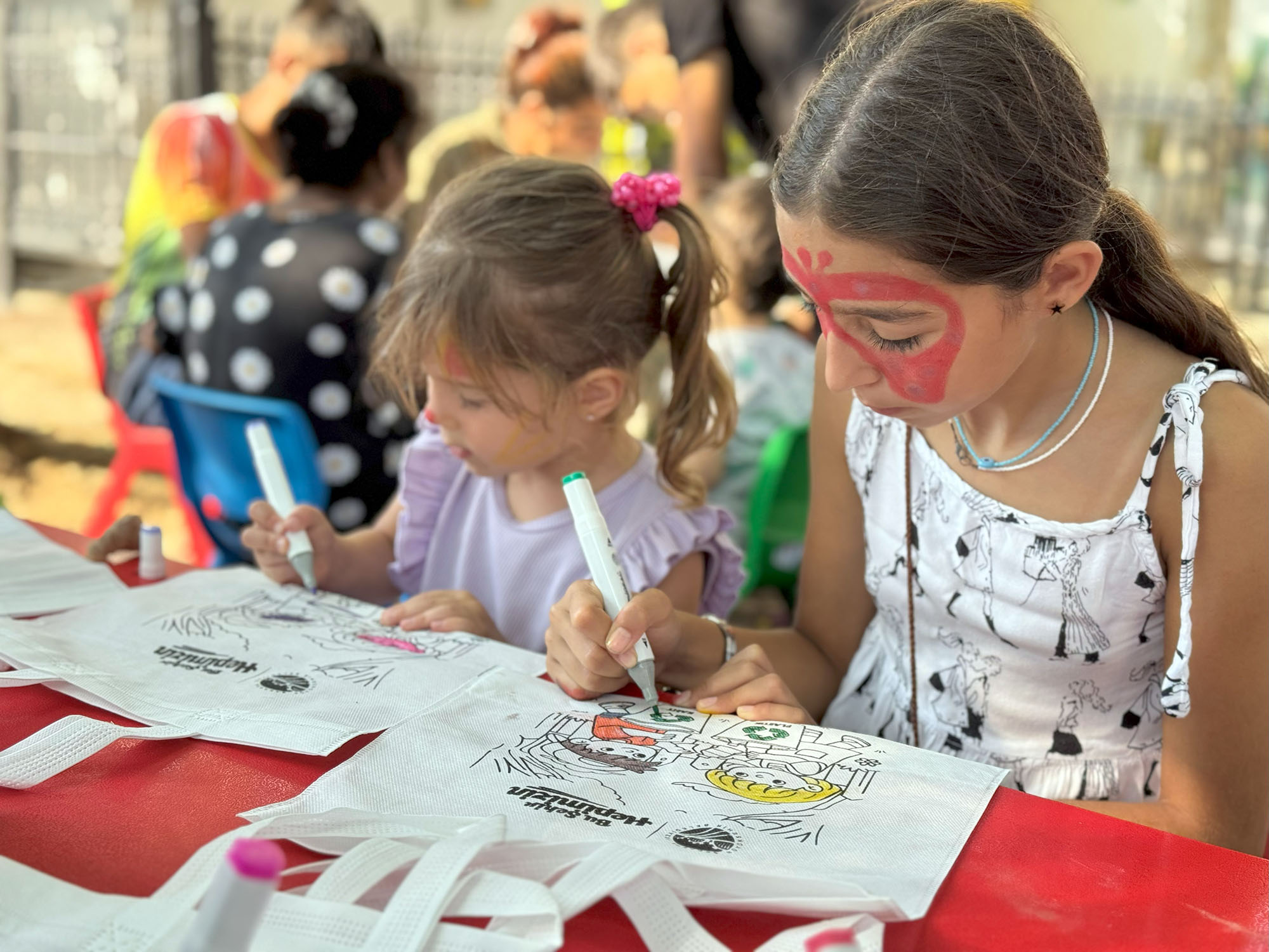 Söğütlü’de çocukların yüzü Gezgin Çocuk Atölyesi ile güldü