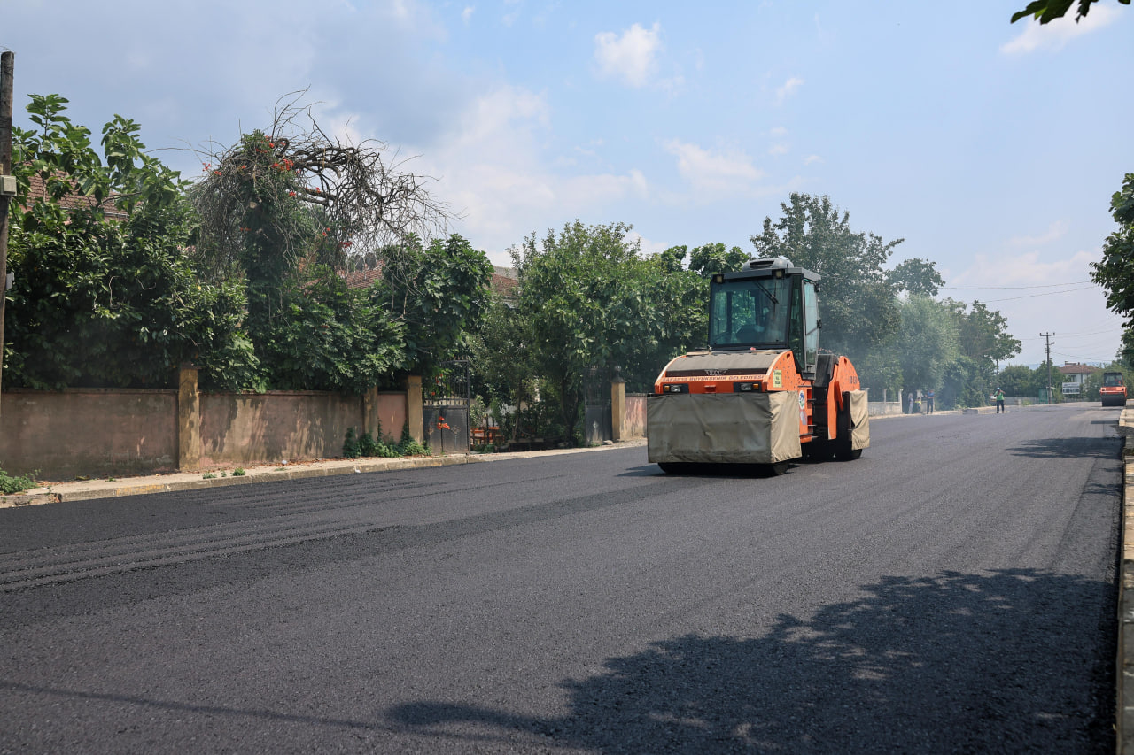 Başkan Alemdar Akyazı’da çalışmaları yerinde inceledi: “Asfalt atağımız sürecek”
